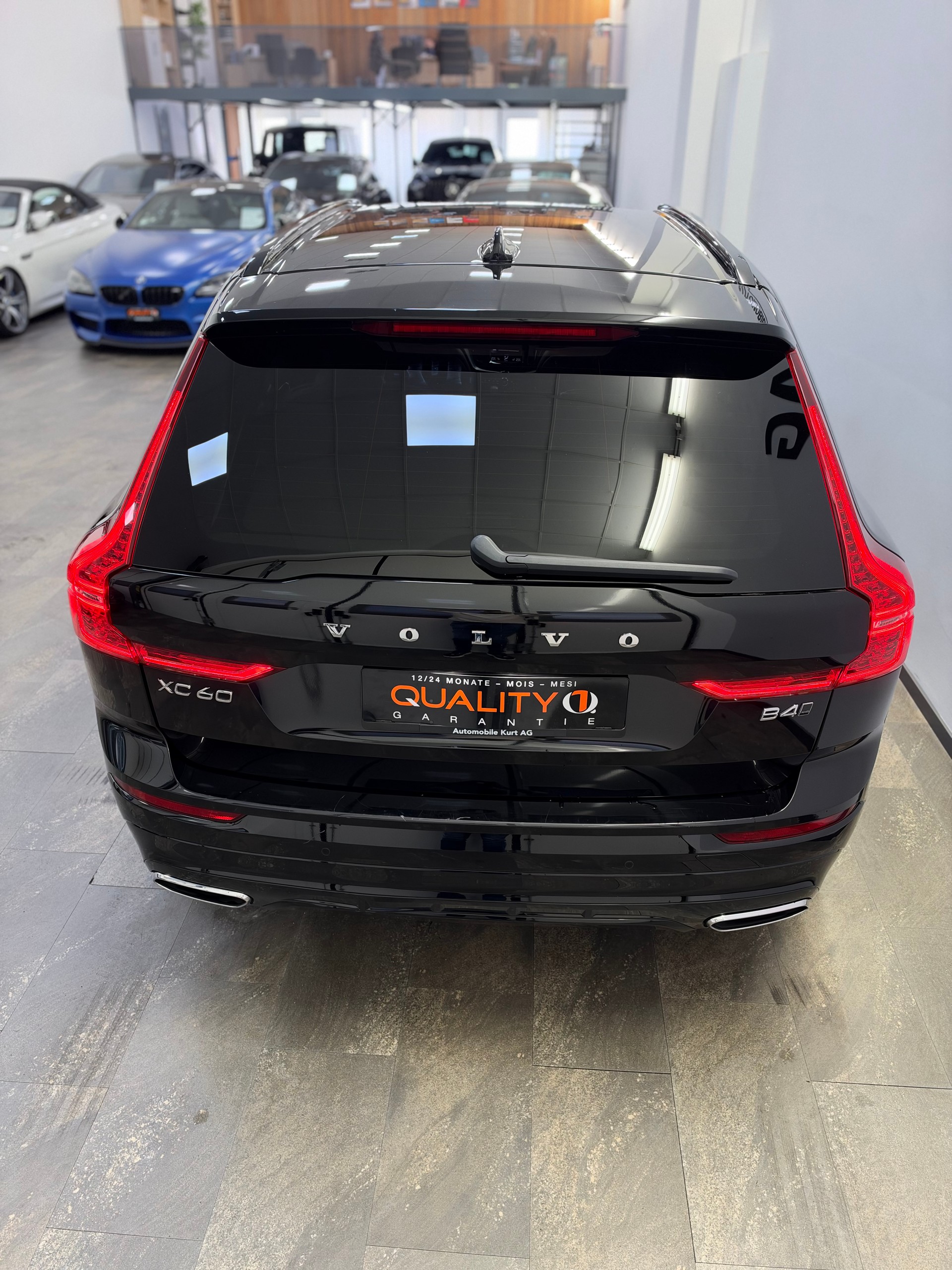 VOLVO XC60 B4 Diesel Mild Hybrid AWD R-Design Geartronic-image-5