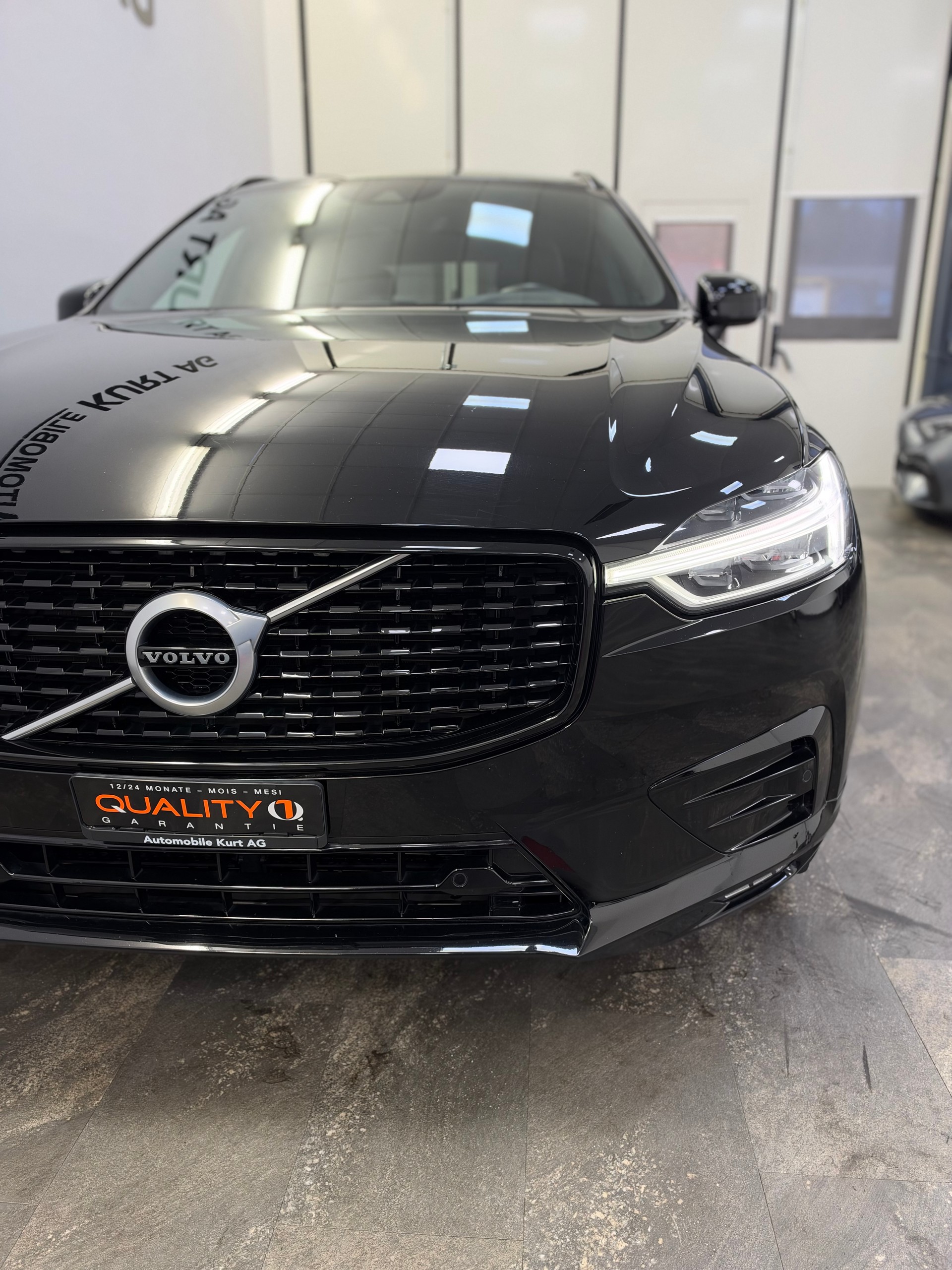 VOLVO XC60 B4 Diesel Mild Hybrid AWD R-Design Geartronic-image-8