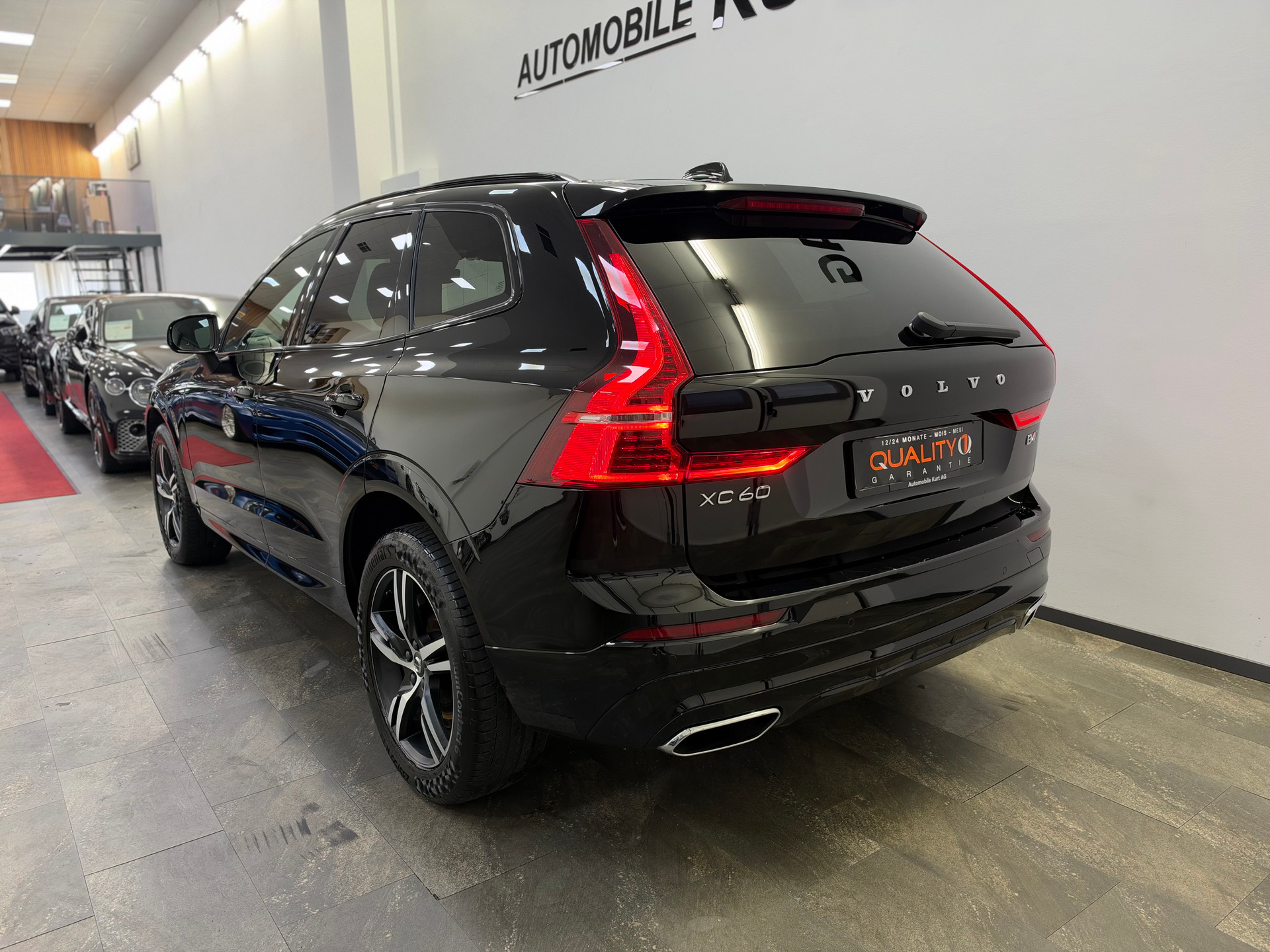 VOLVO XC60 B4 Diesel Mild Hybrid AWD R-Design Geartronic-image-3