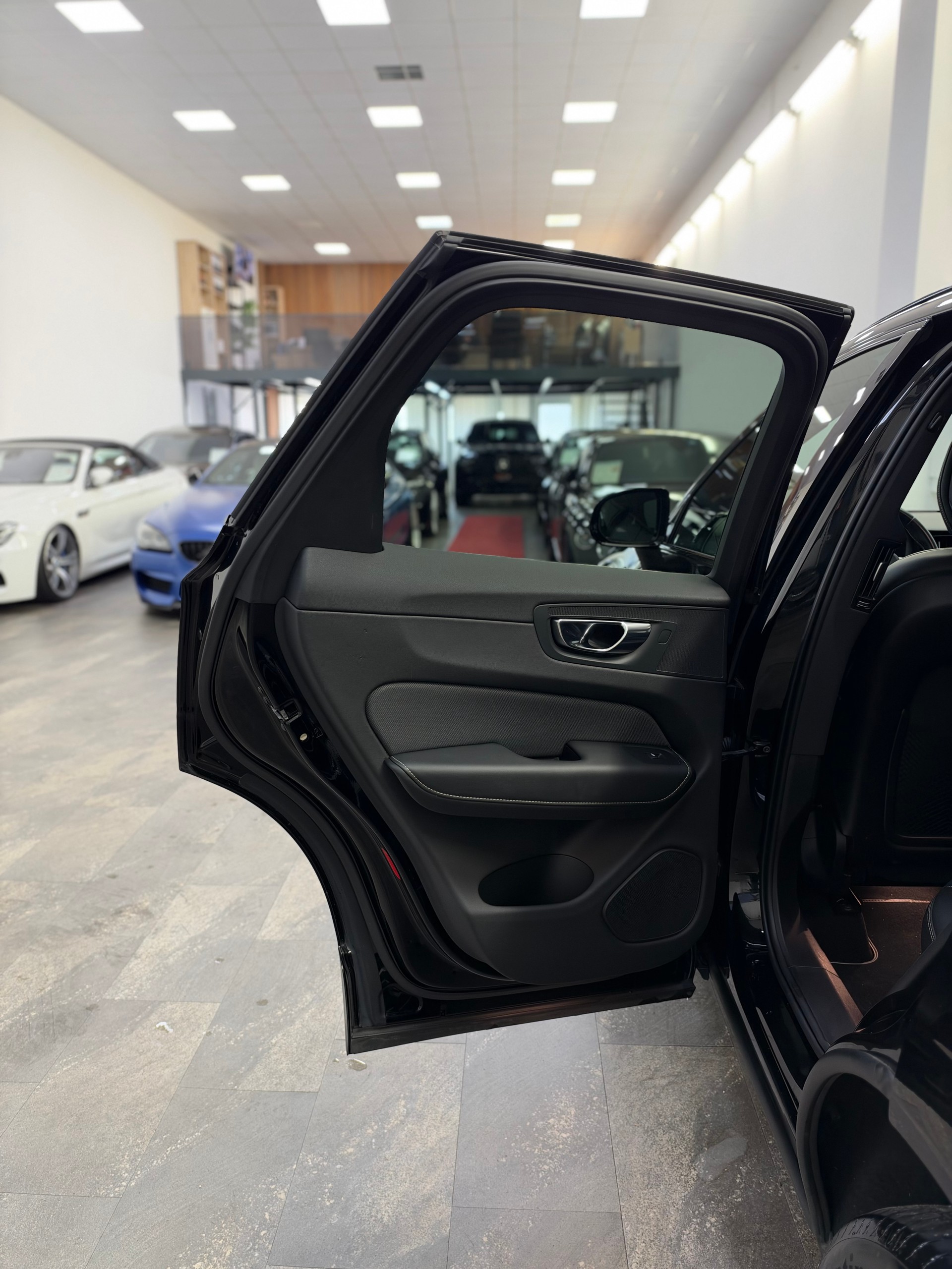 VOLVO XC60 B4 Diesel Mild Hybrid AWD R-Design Geartronic-image-16