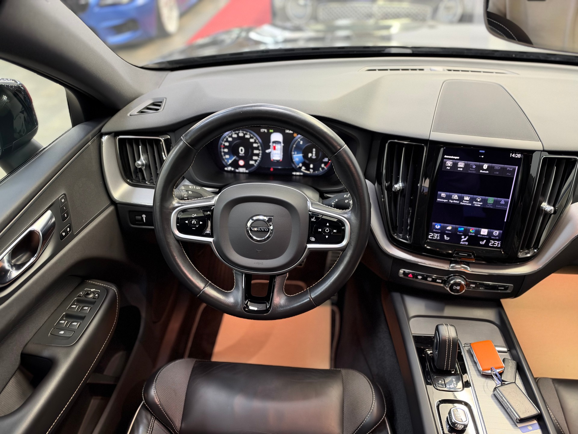 VOLVO XC60 B4 Diesel Mild Hybrid AWD R-Design Geartronic-image-15