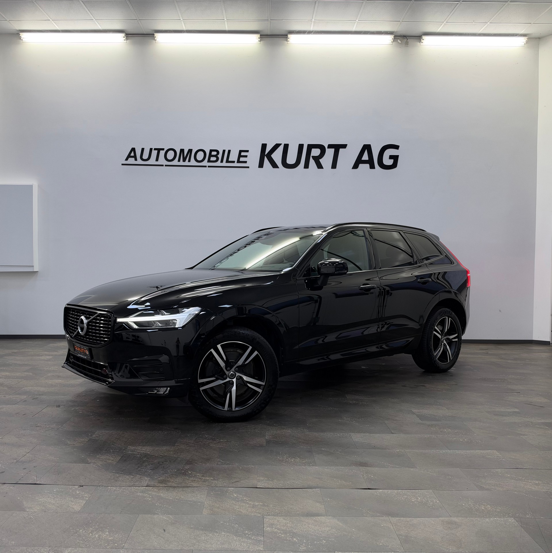 VOLVO XC60 B4 Diesel Mild Hybrid AWD R-Design Geartronic-image-0
