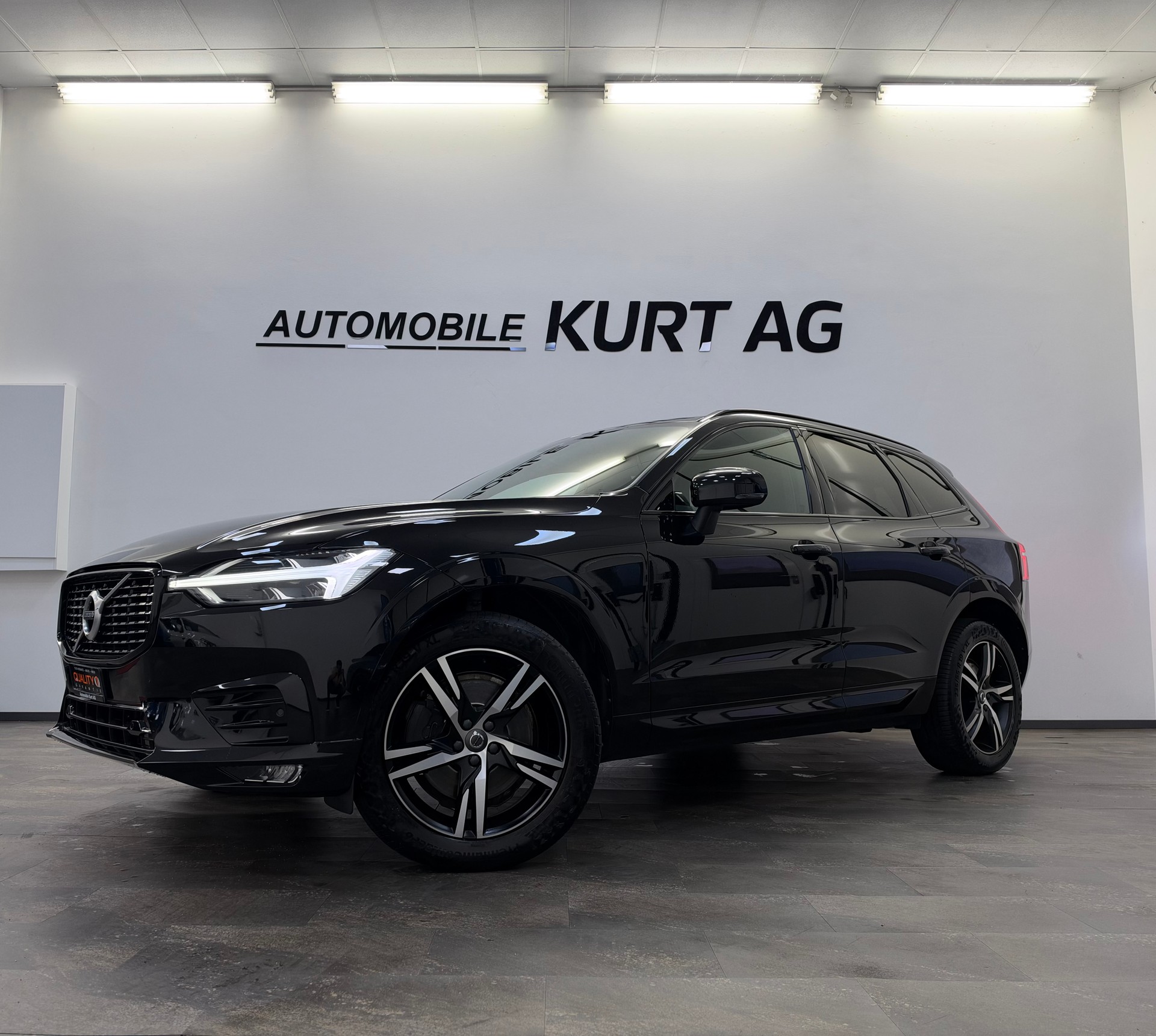 VOLVO XC60 B4 Diesel Mild Hybrid AWD R-Design Geartronic-image-1