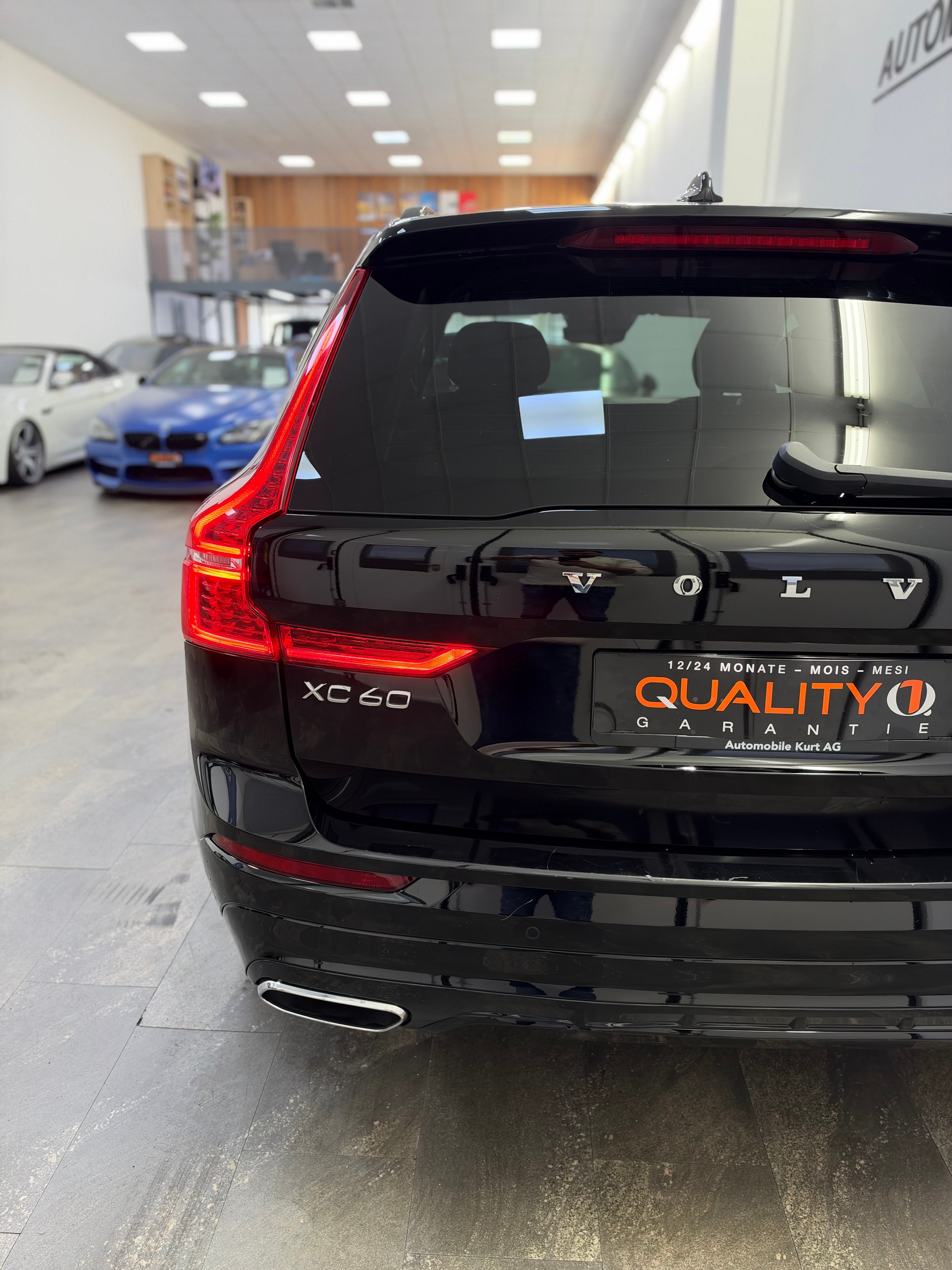 VOLVO XC60 B4 Diesel Mild Hybrid AWD R-Design Geartronic-image-4