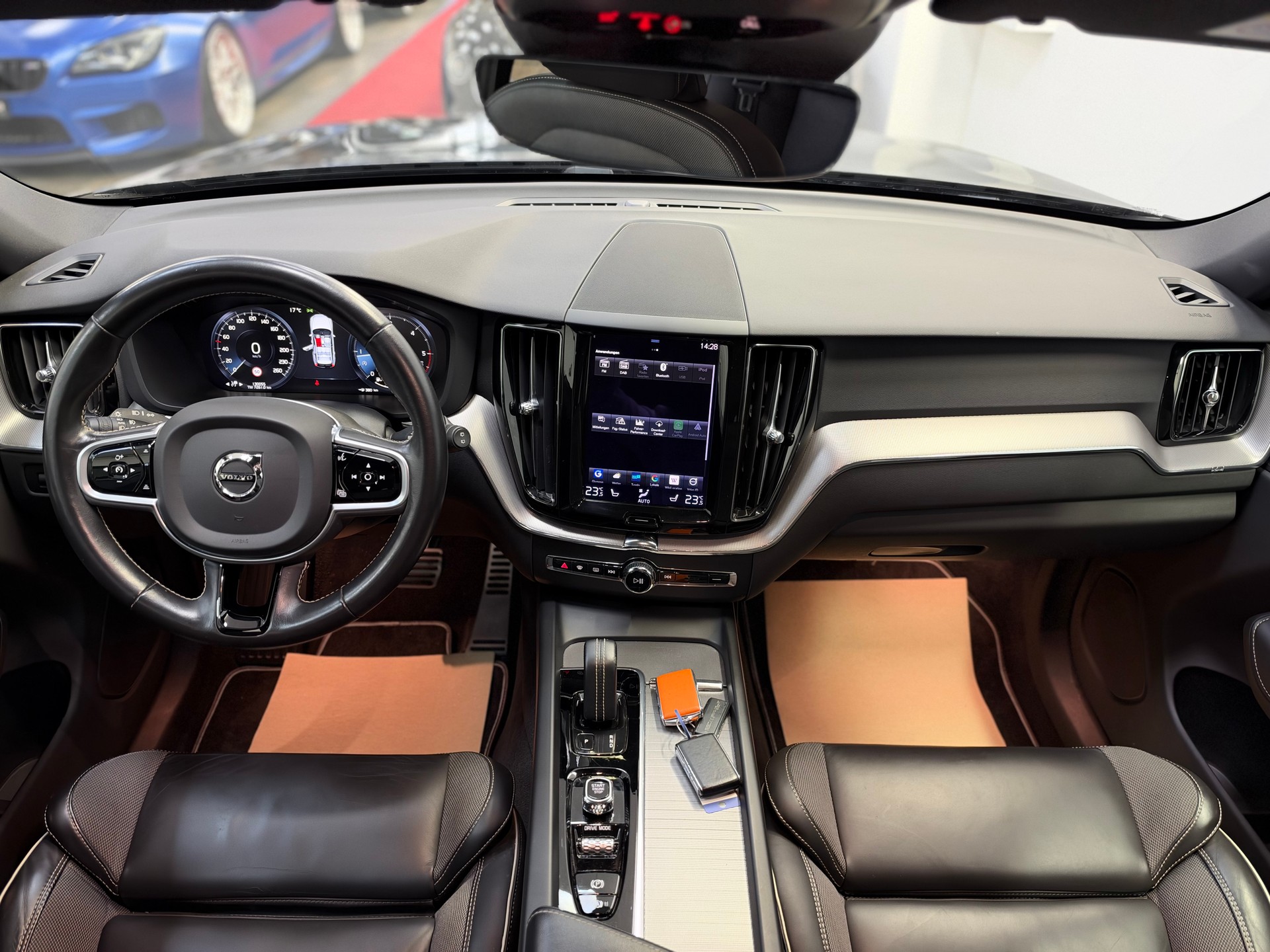 VOLVO XC60 B4 Diesel Mild Hybrid AWD R-Design Geartronic-image-11