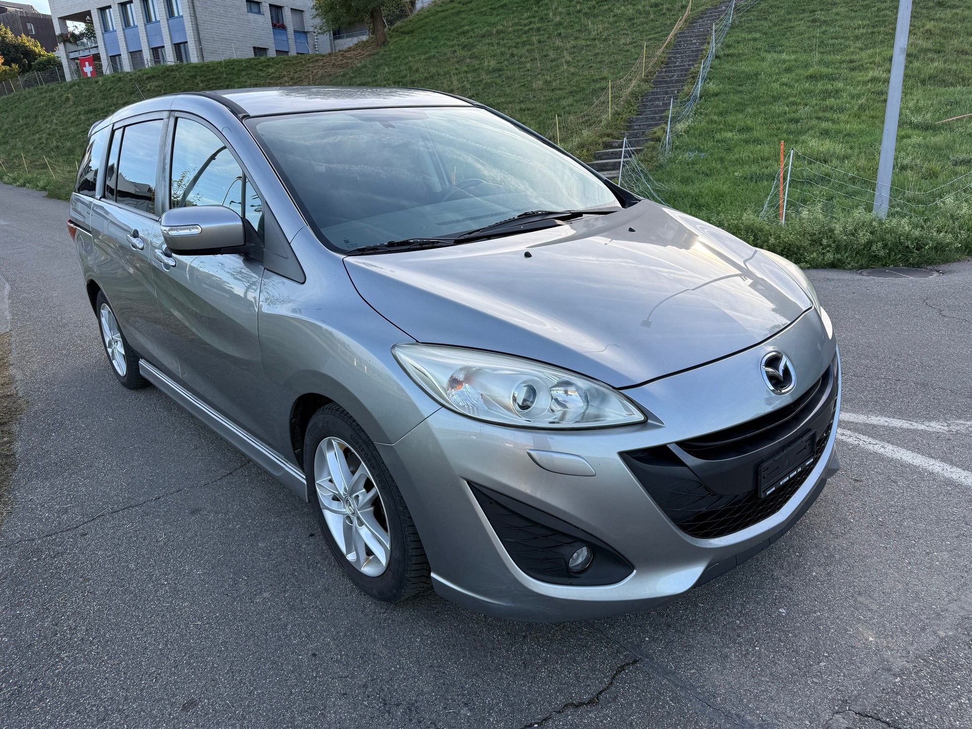 MAZDA 5 2.0 16V Voila ma Suisse Edition+-image-1