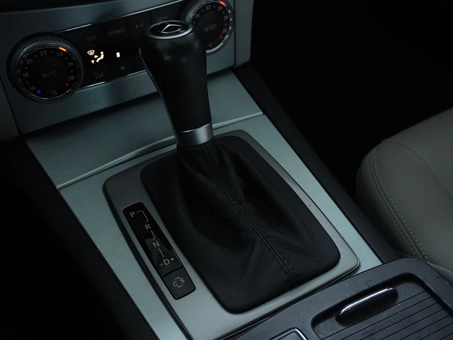 MERCEDES-BENZ C 300 (280) Avantgarde 7G-Tronic-image-7