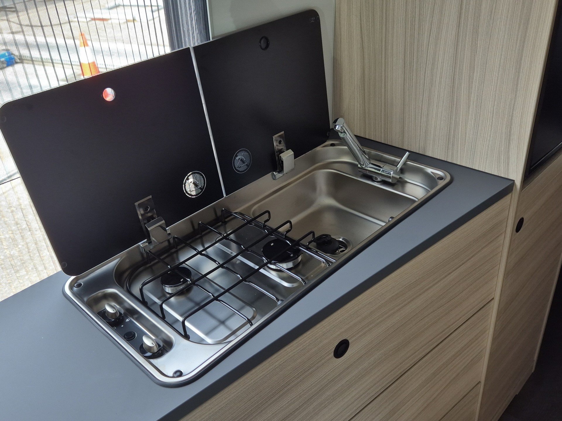 SUN LIVING V65GX 20Ed TentTop-image-12