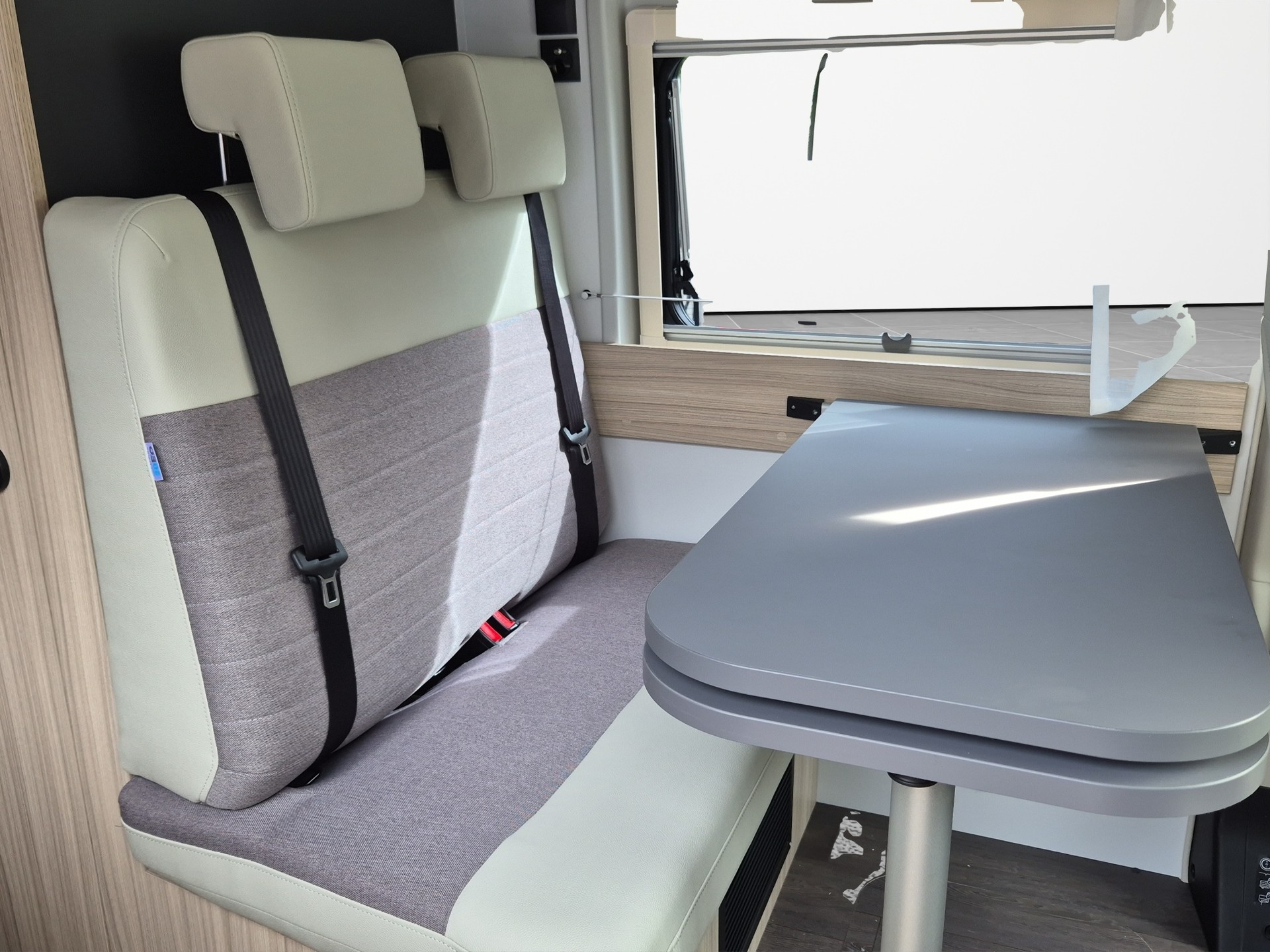 SUN LIVING V65GX 20Ed TentTop-image-13