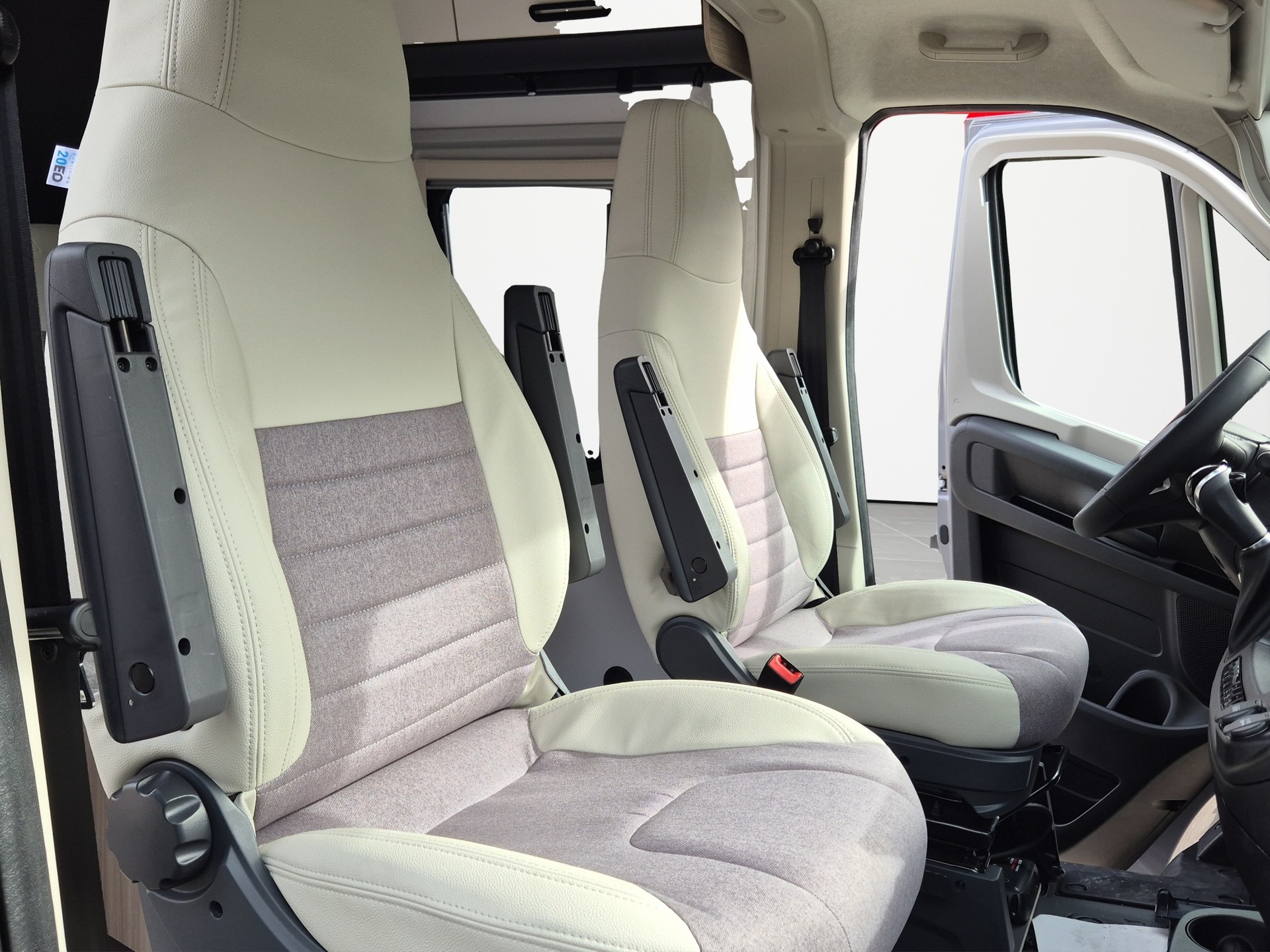 SUN LIVING V65GX 20Ed TentTop-image-10