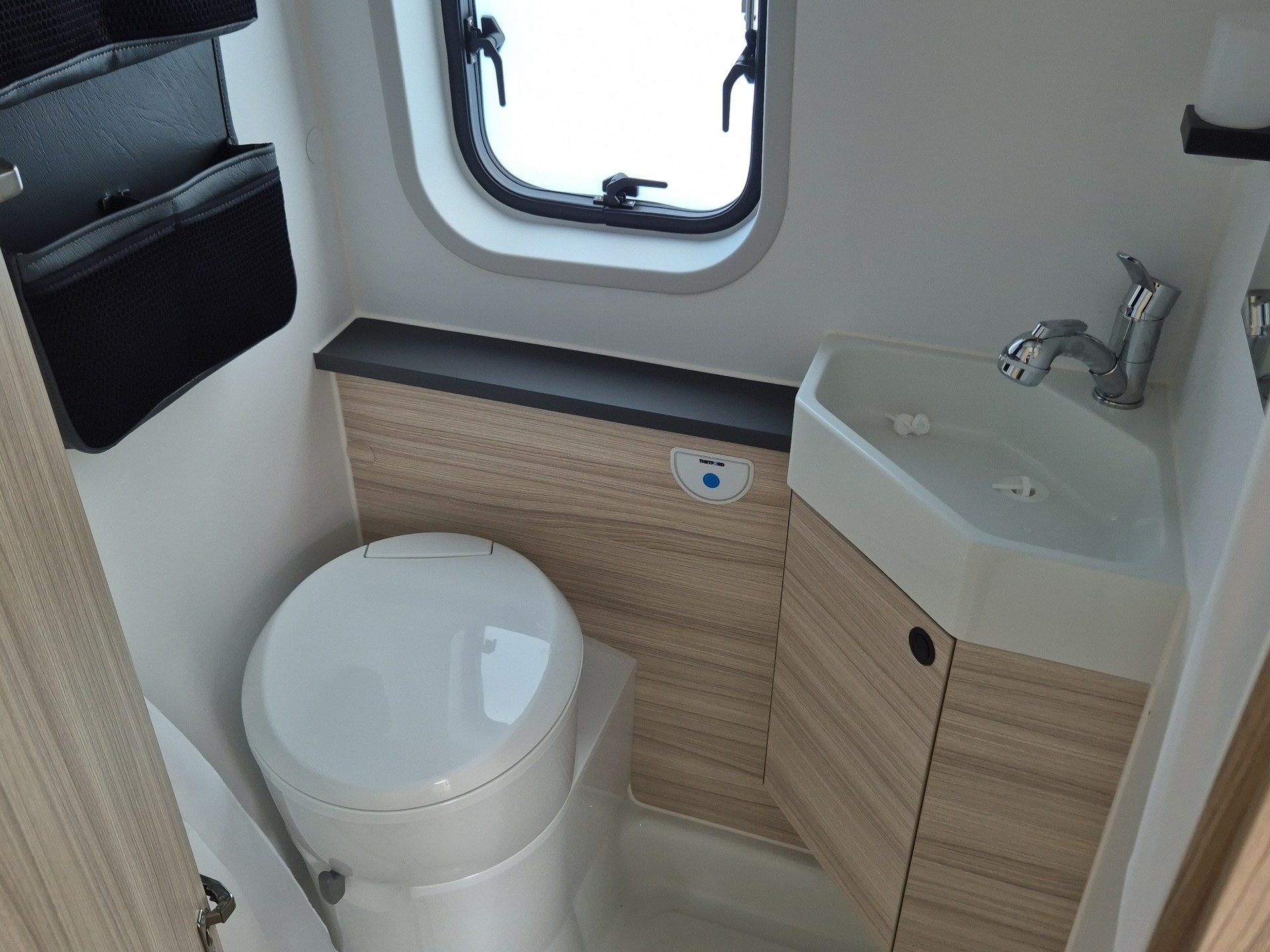 SUN LIVING V65GX 20Ed TentTop-image-11
