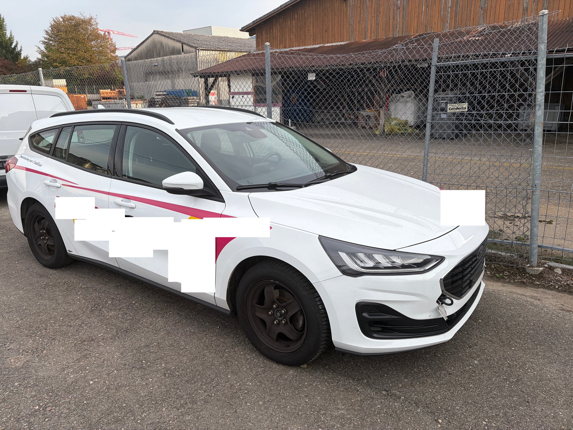FORD Focus 1.5 TDCi Cool Connect Automatic-image-1