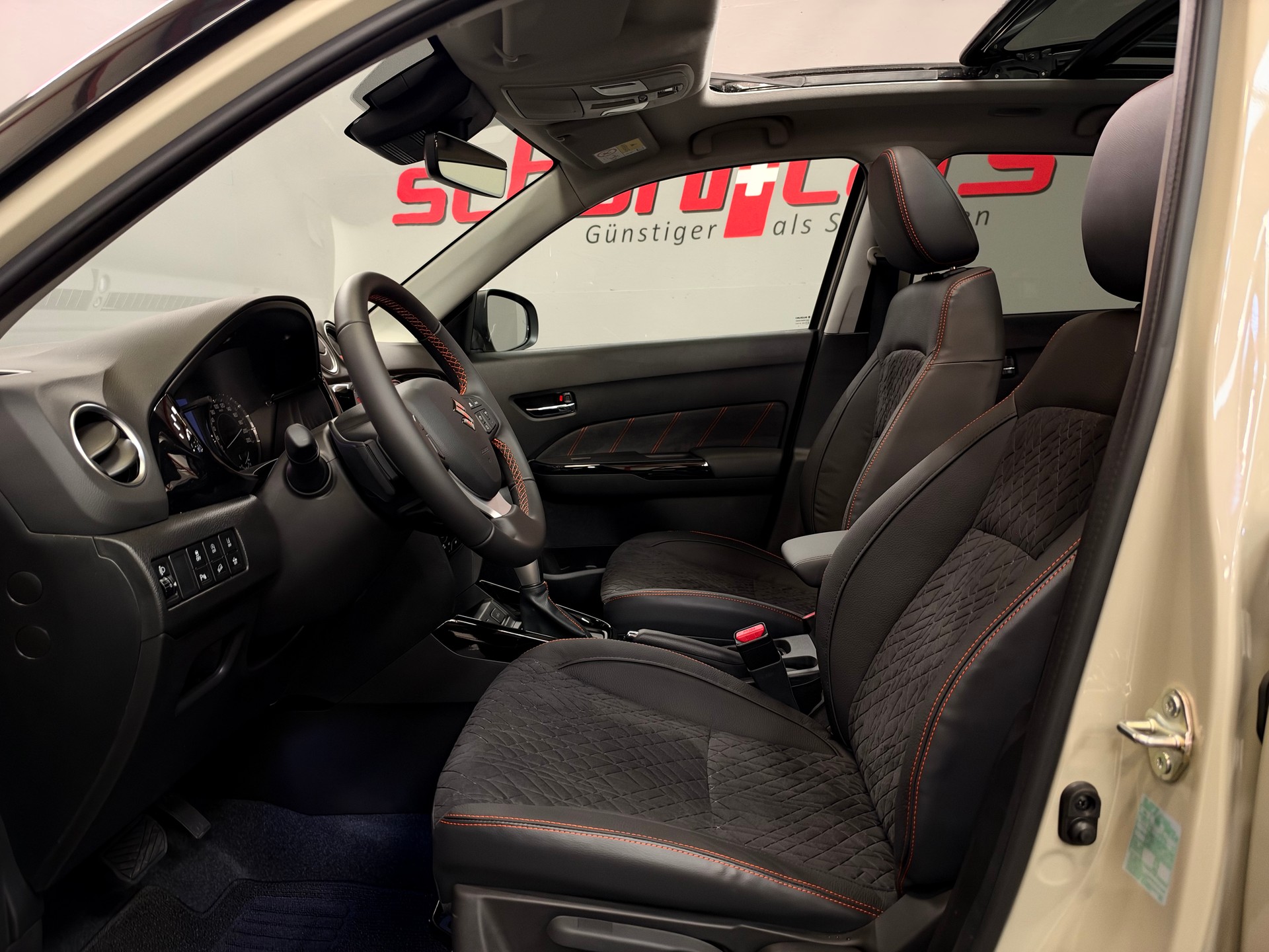 SUZUKI Vitara 1.4 Boosterjet Black Edition Top 4x4 Hybrid Automatic-image-11