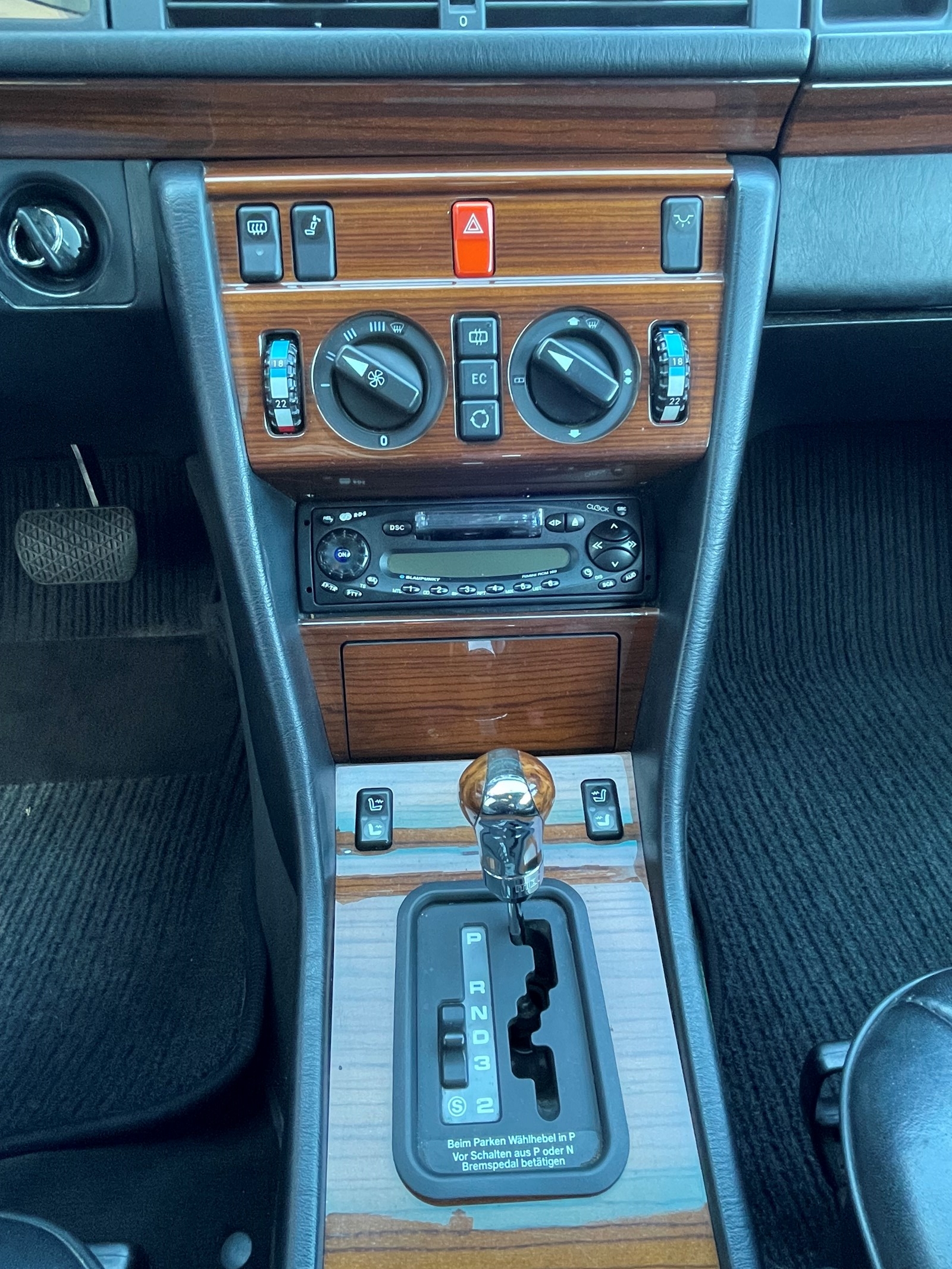 MERCEDES-BENZ 230 CE-image-10