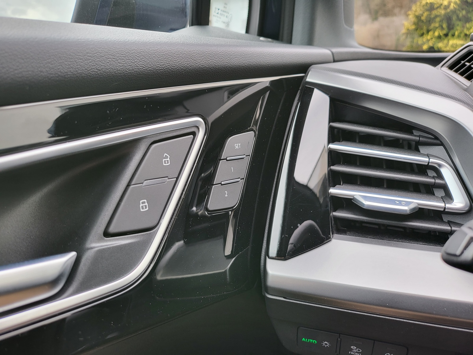 AUDI Q4 e-tron 40-image-12