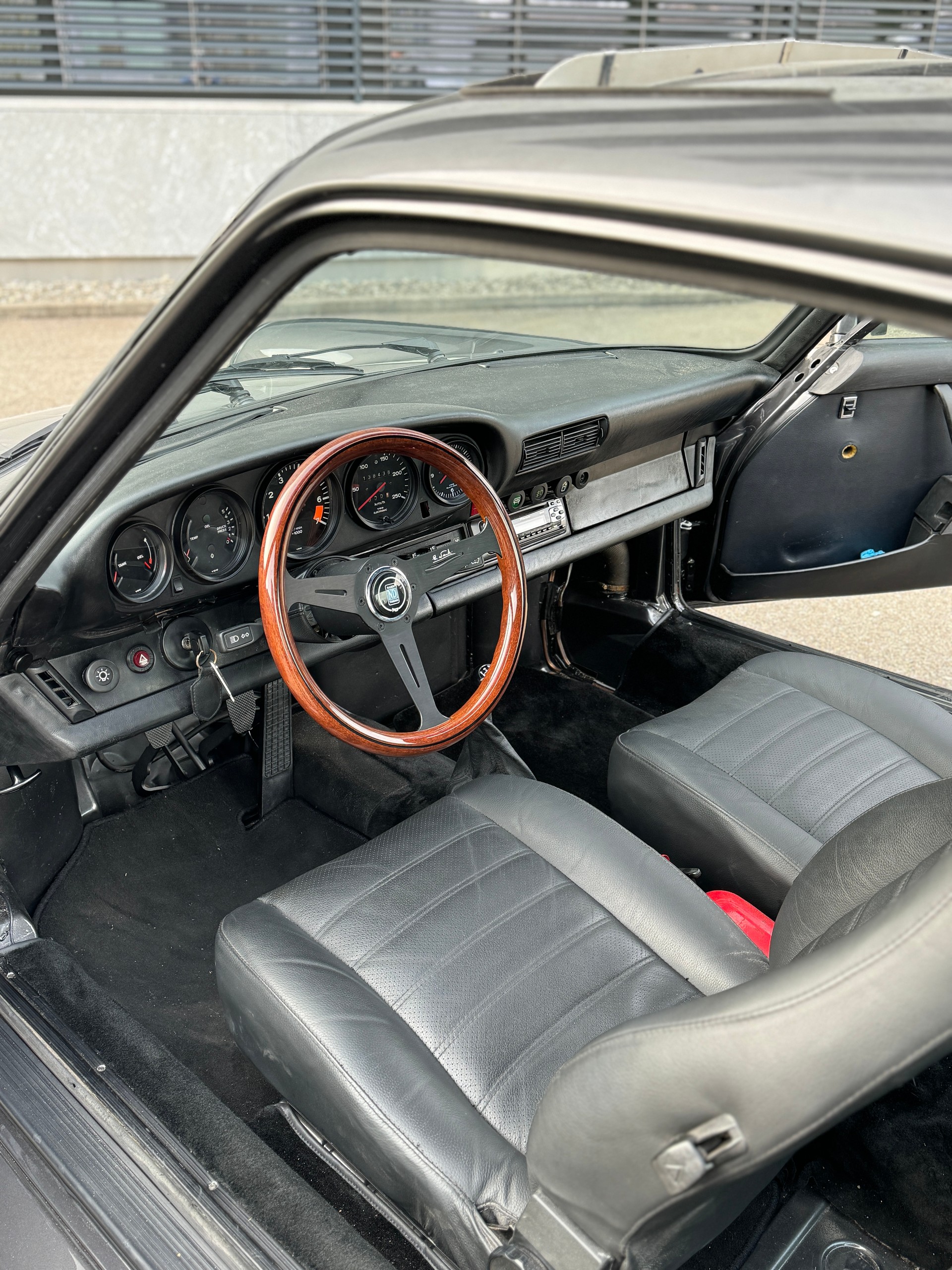 PORSCHE 911 SC-image-5