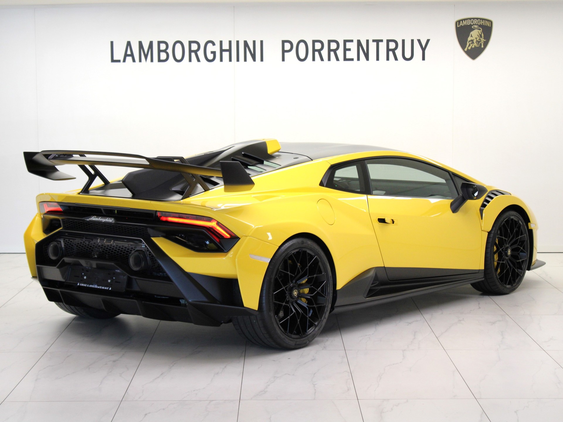 LAMBORGHINI Huracan STO Coupé DCT RWD-image-2