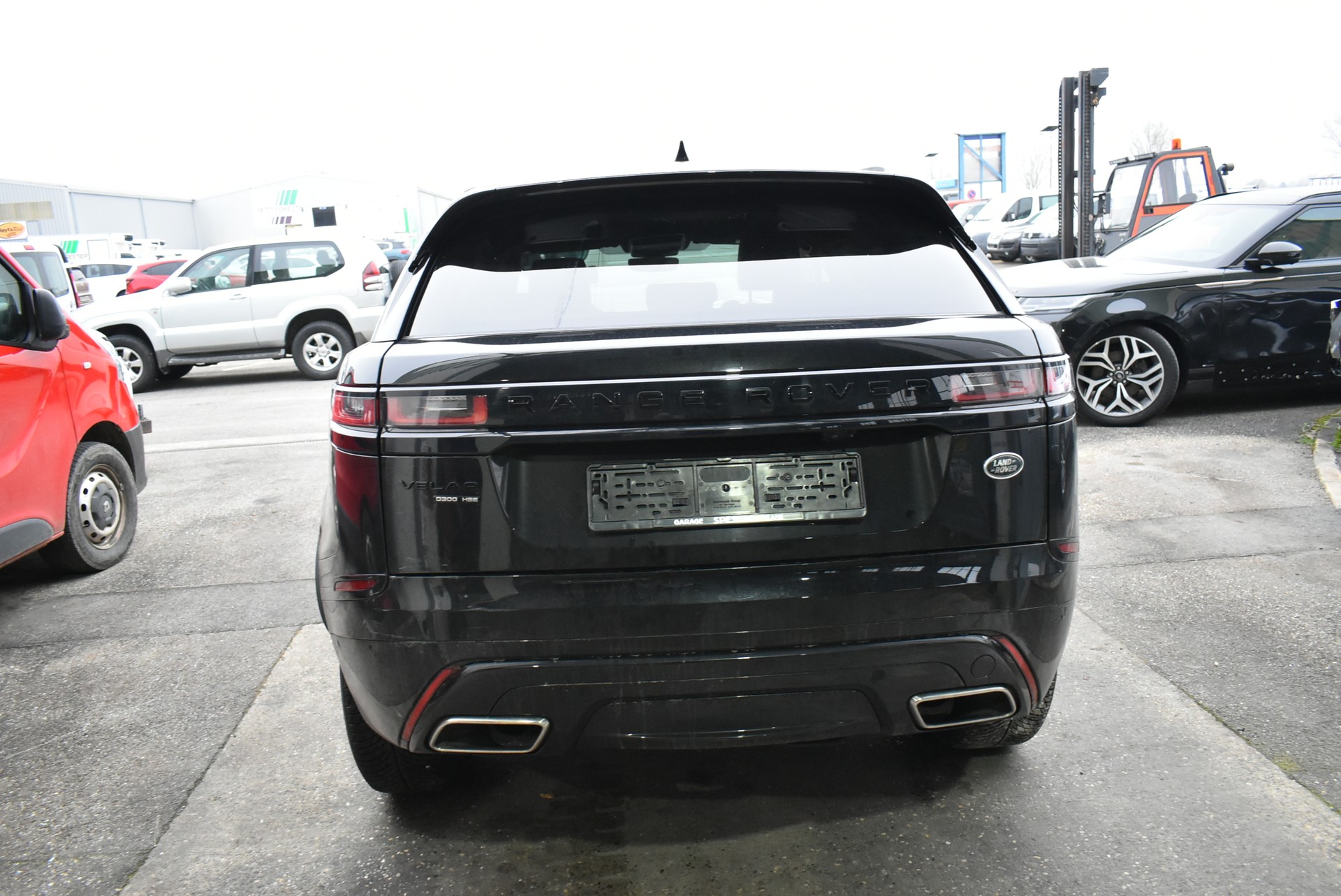 LAND ROVER Range Rover Velar R-Dynamic D 300 Automatic-image-2