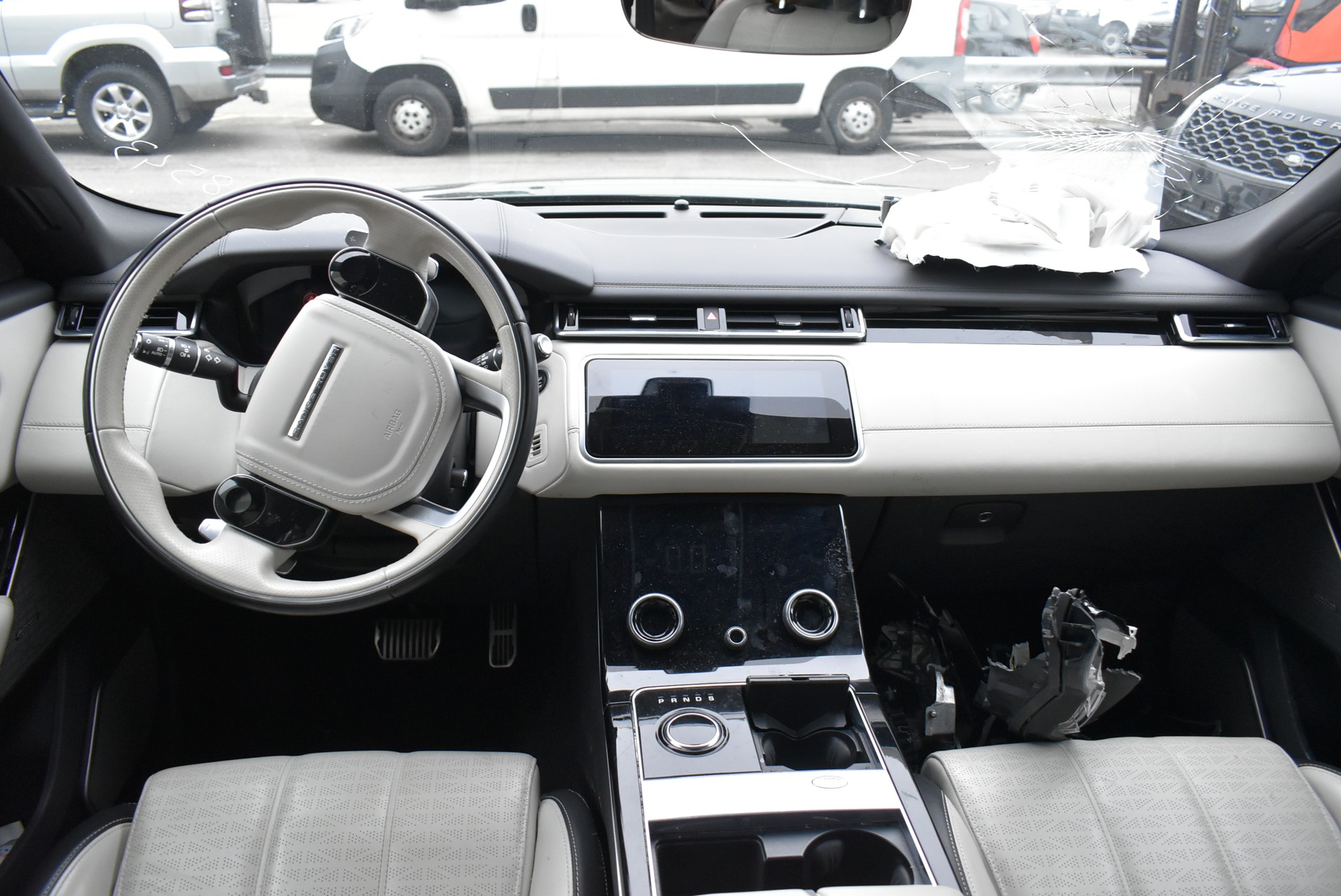LAND ROVER Range Rover Velar R-Dynamic D 300 Automatic-image-6