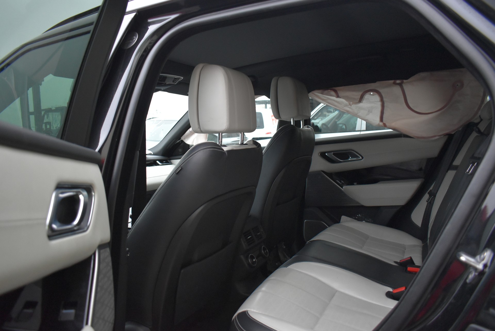 LAND ROVER Range Rover Velar R-Dynamic D 300 Automatic-image-5