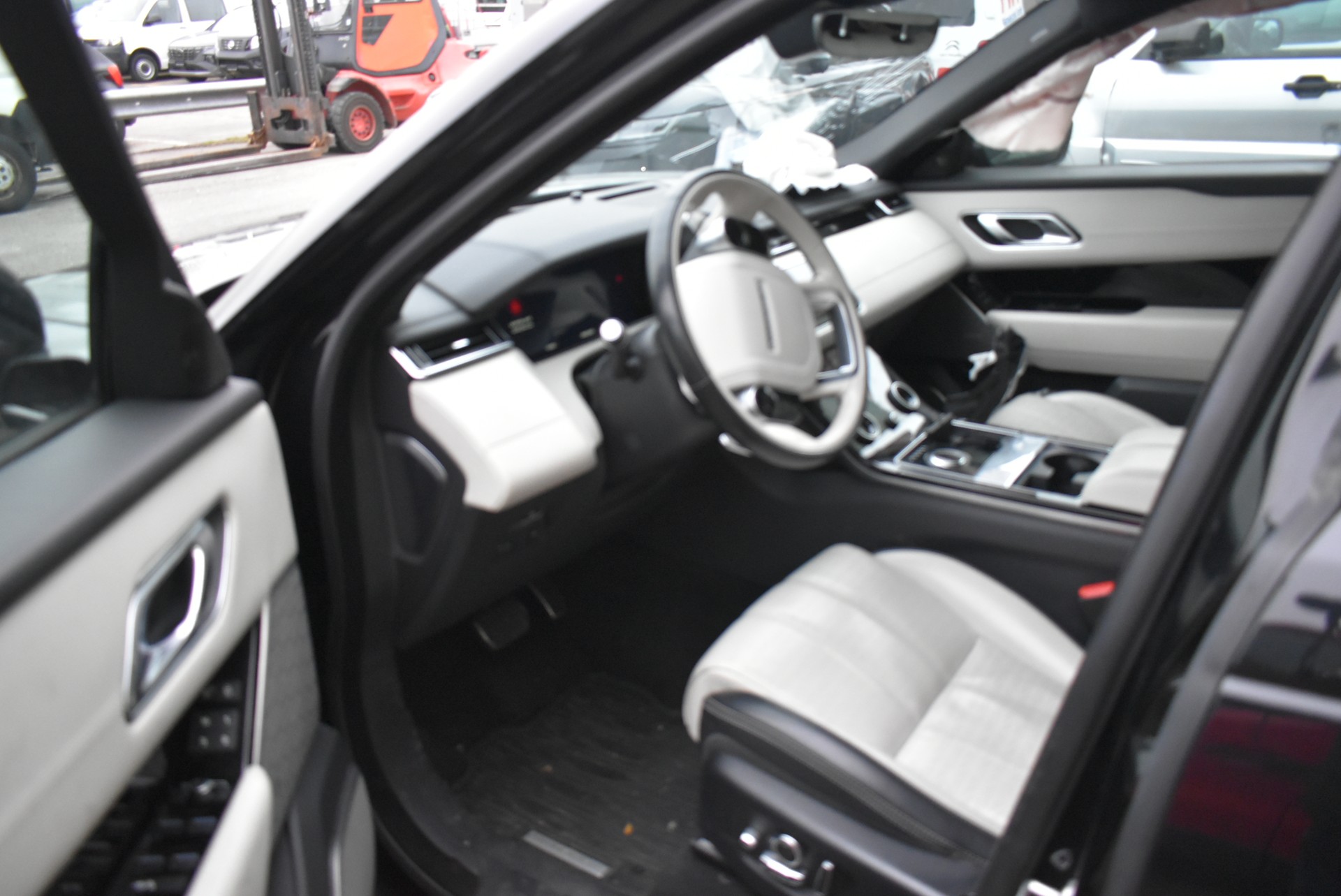 LAND ROVER Range Rover Velar R-Dynamic D 300 Automatic-image-7