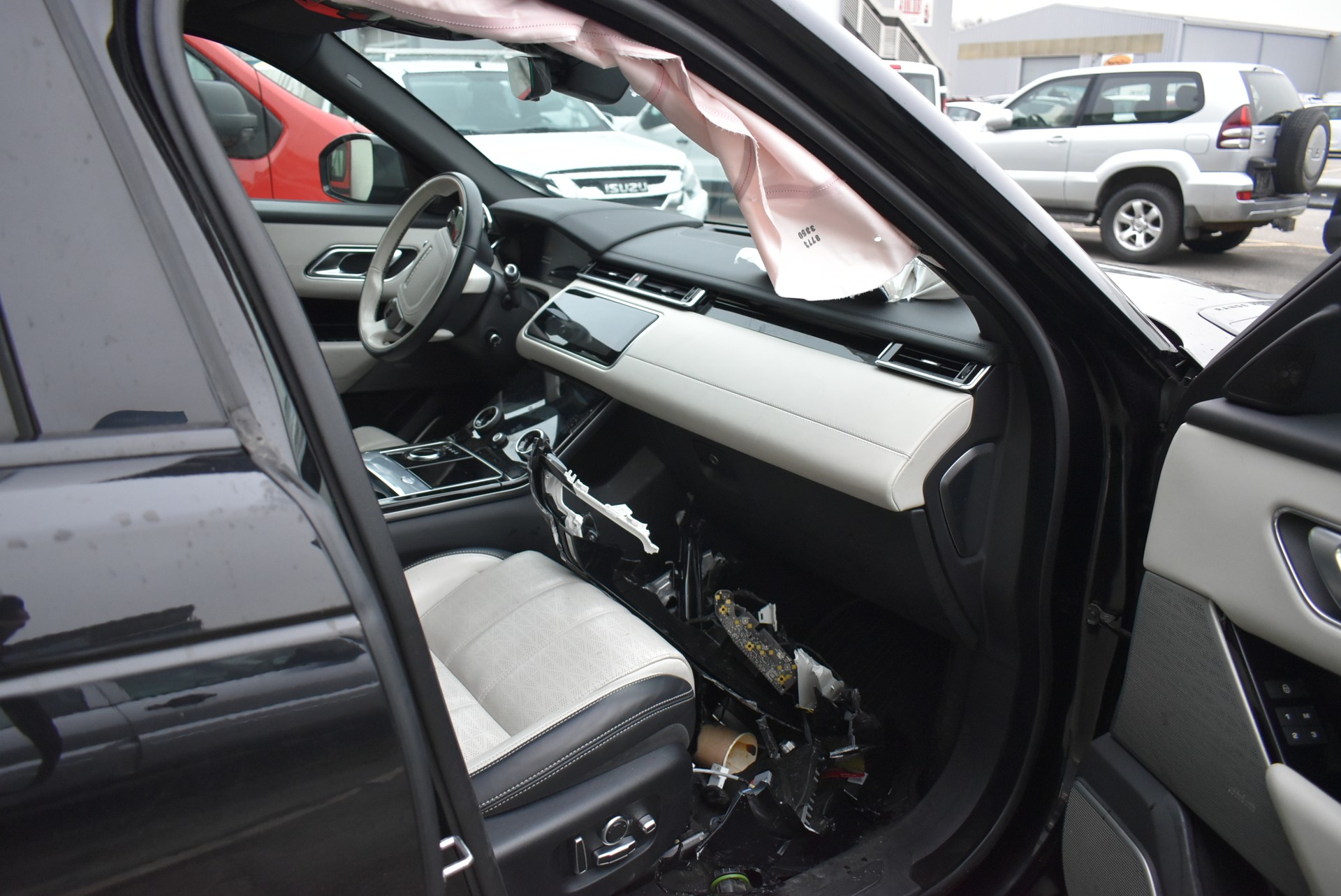 LAND ROVER Range Rover Velar R-Dynamic D 300 Automatic-image-11