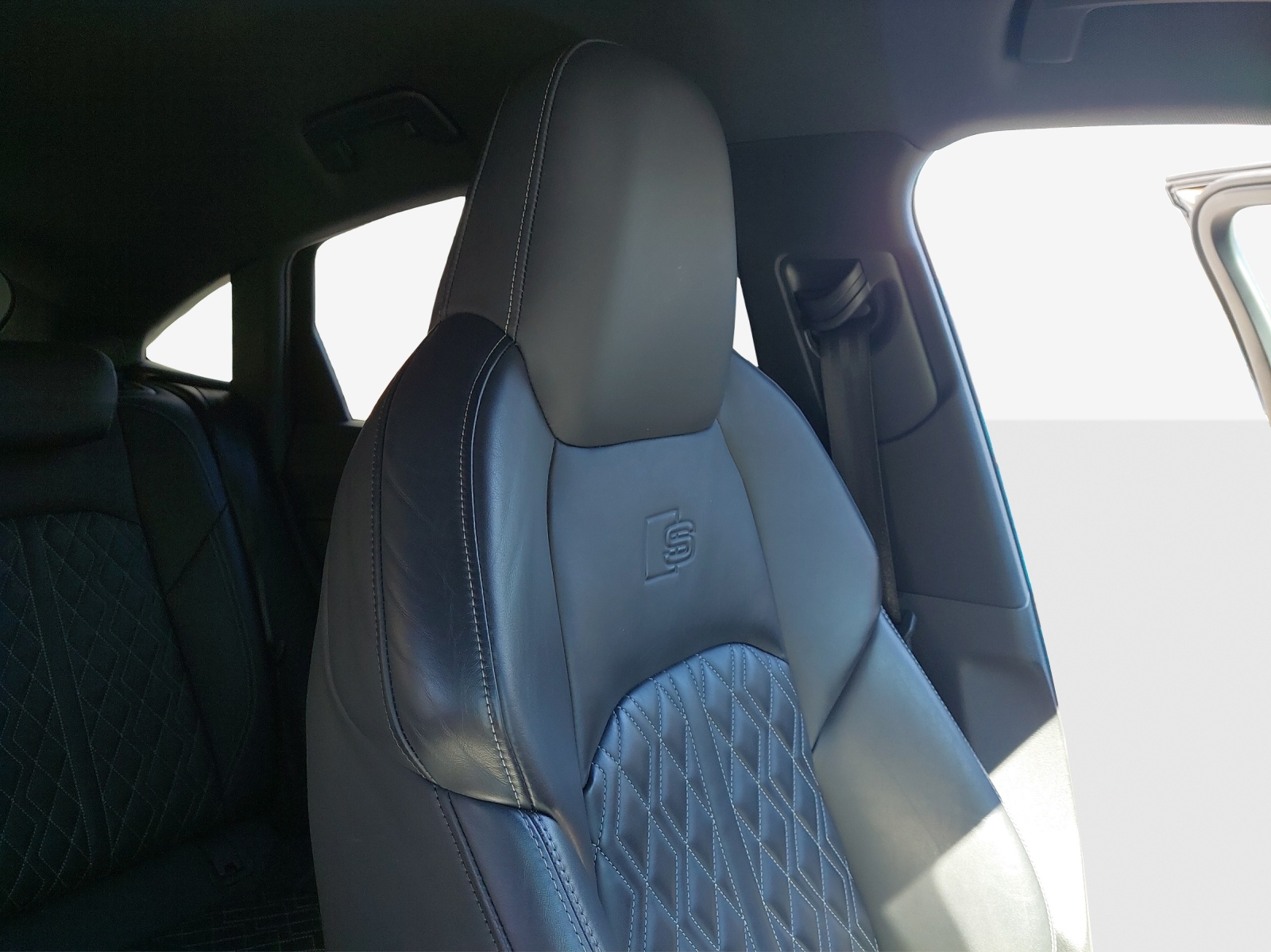 AUDI e-tron S Sportback quattro-image-16