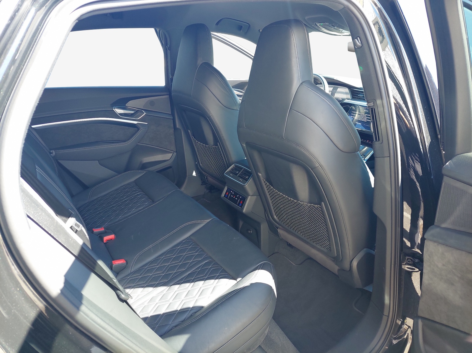 AUDI e-tron S Sportback quattro-image-14