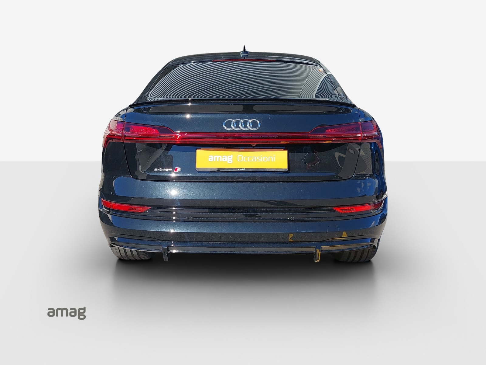 AUDI e-tron S Sportback quattro-image-4