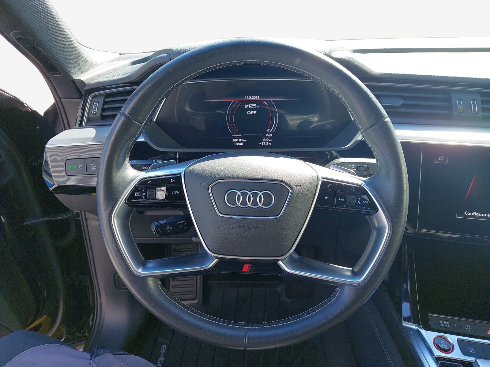 AUDI e-tron S Sportback quattro-image-10