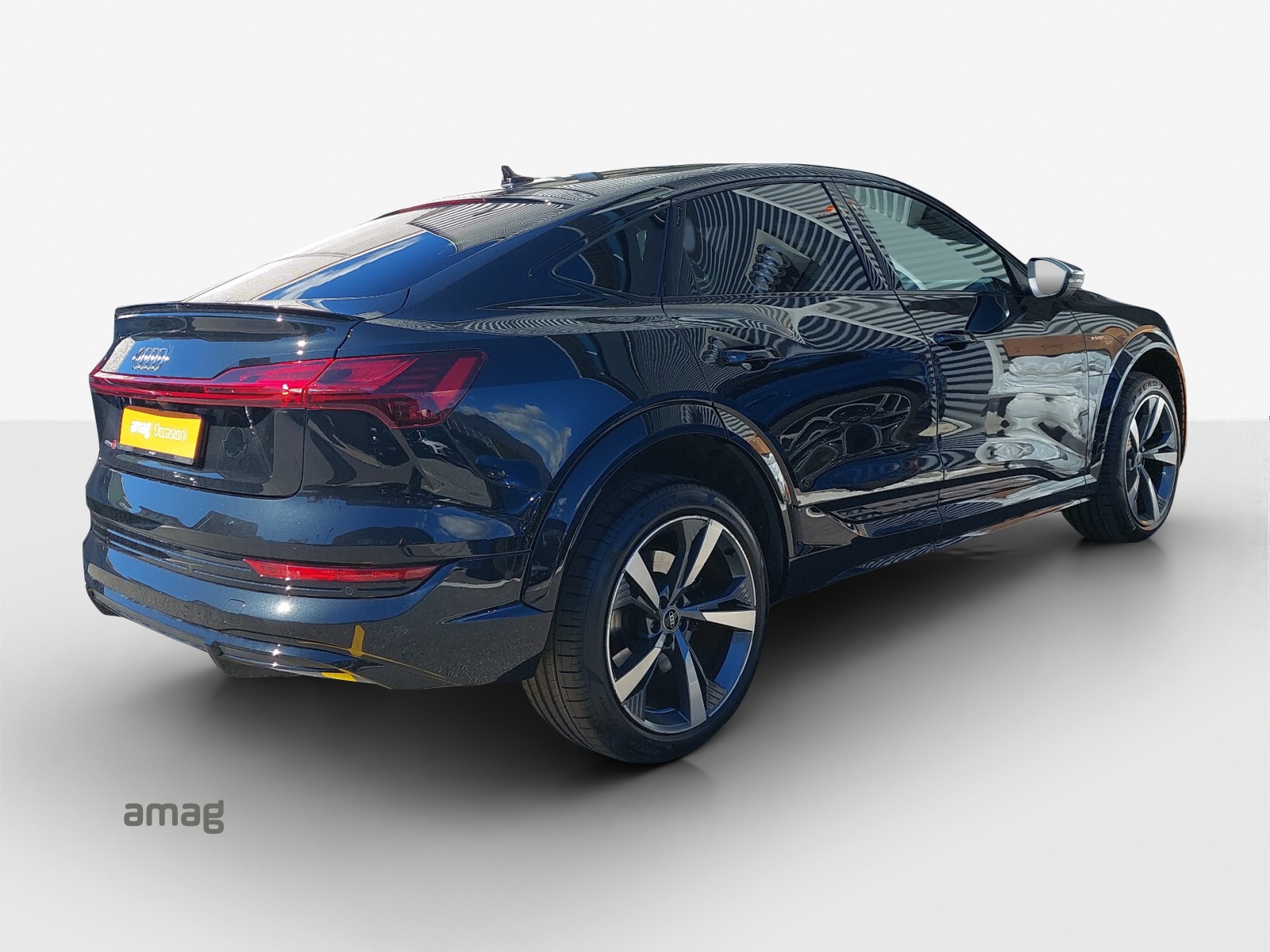 AUDI e-tron S Sportback quattro-image-5