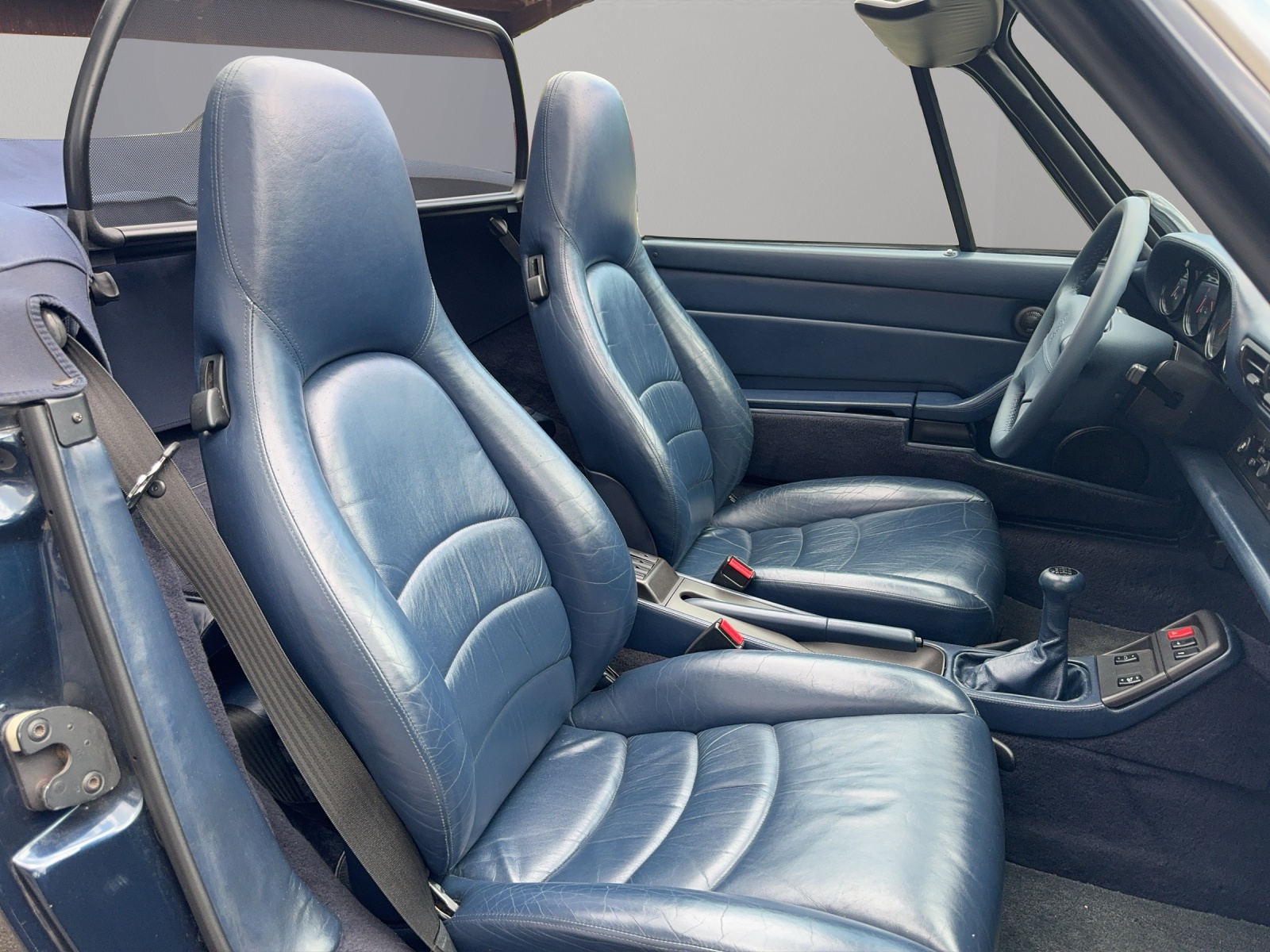 PORSCHE 911 (Typ 993) Carrera Cabriolet-image-8
