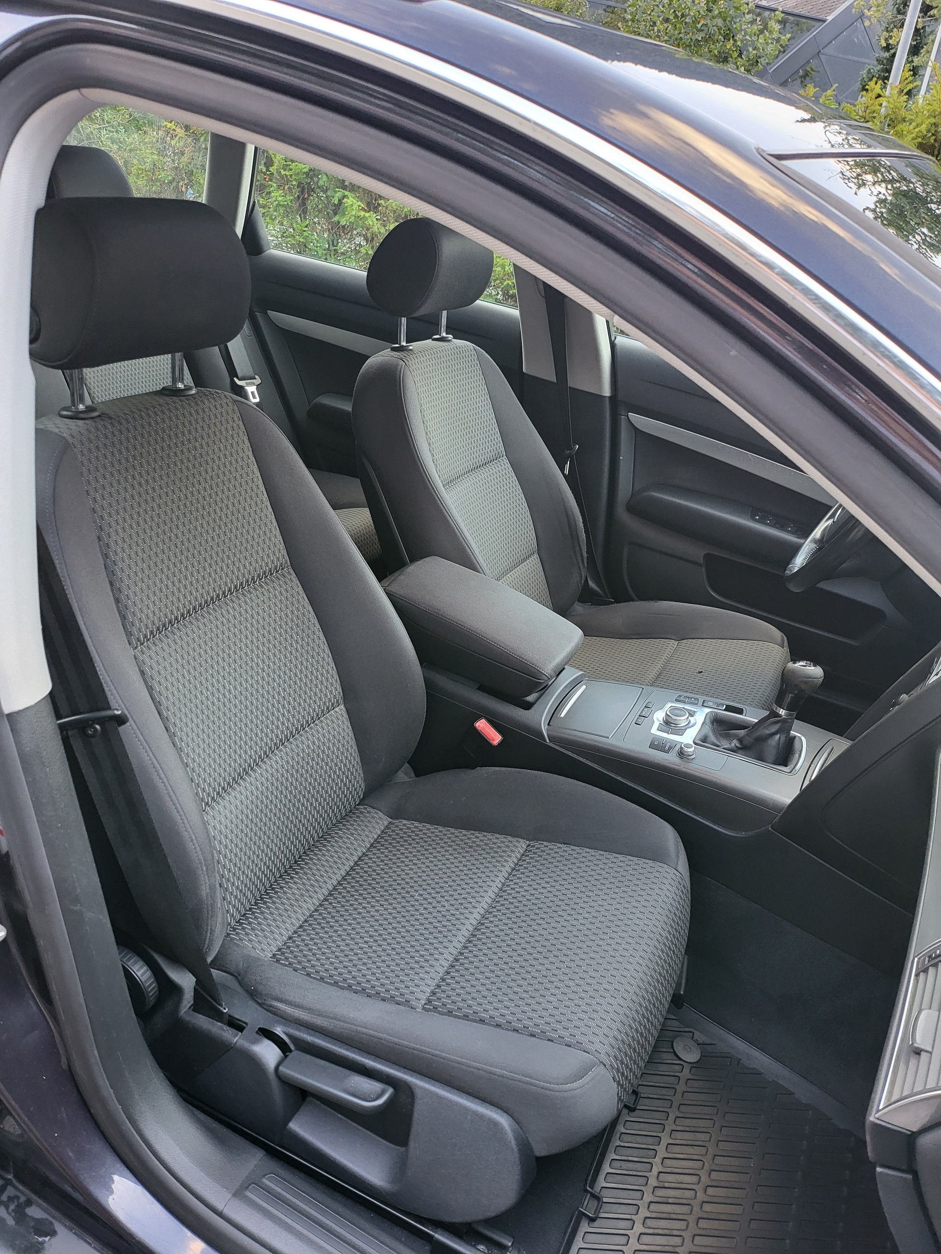 AUDI A6 Avant 2.4-image-9