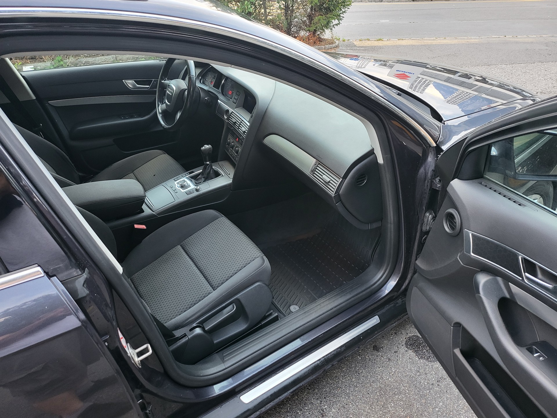 AUDI A6 Avant 2.4-image-8