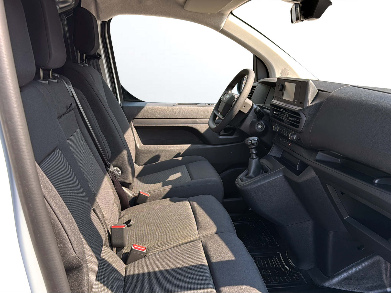 TOYOTA Proace 2.0D Panel Van Medium Active-image-6