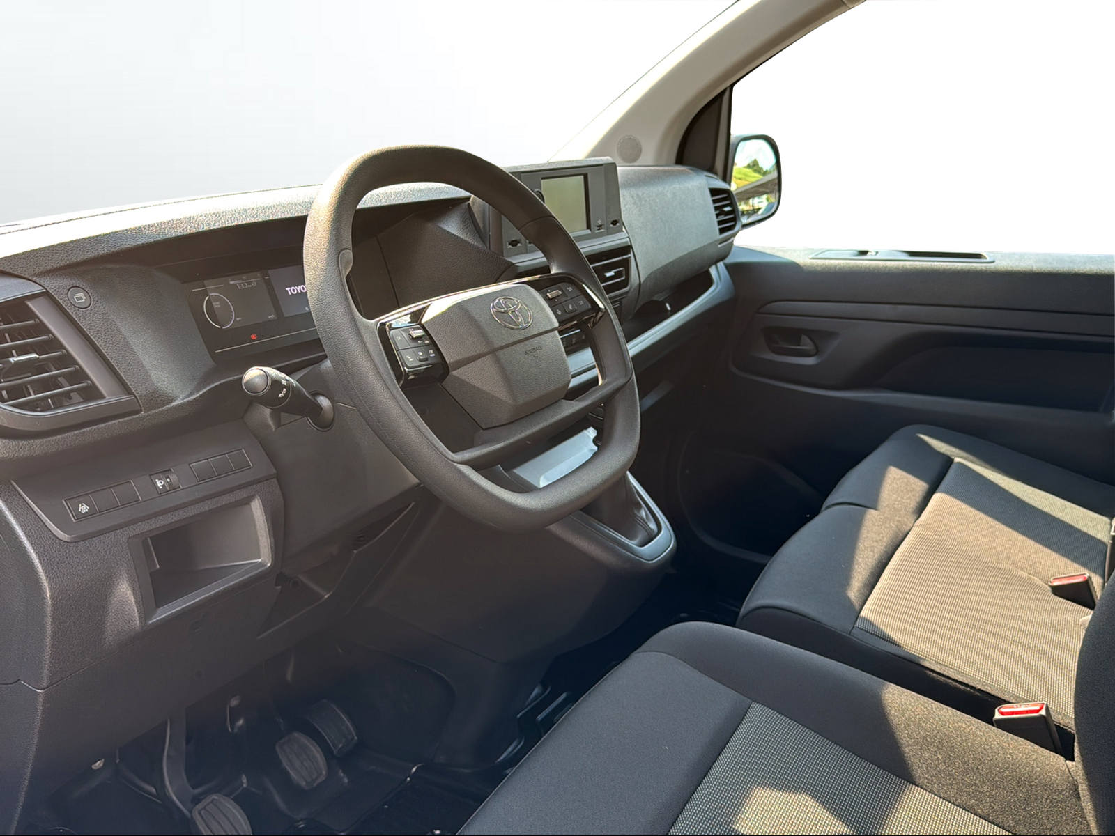 TOYOTA Proace 2.0D Panel Van Medium Active-image-7