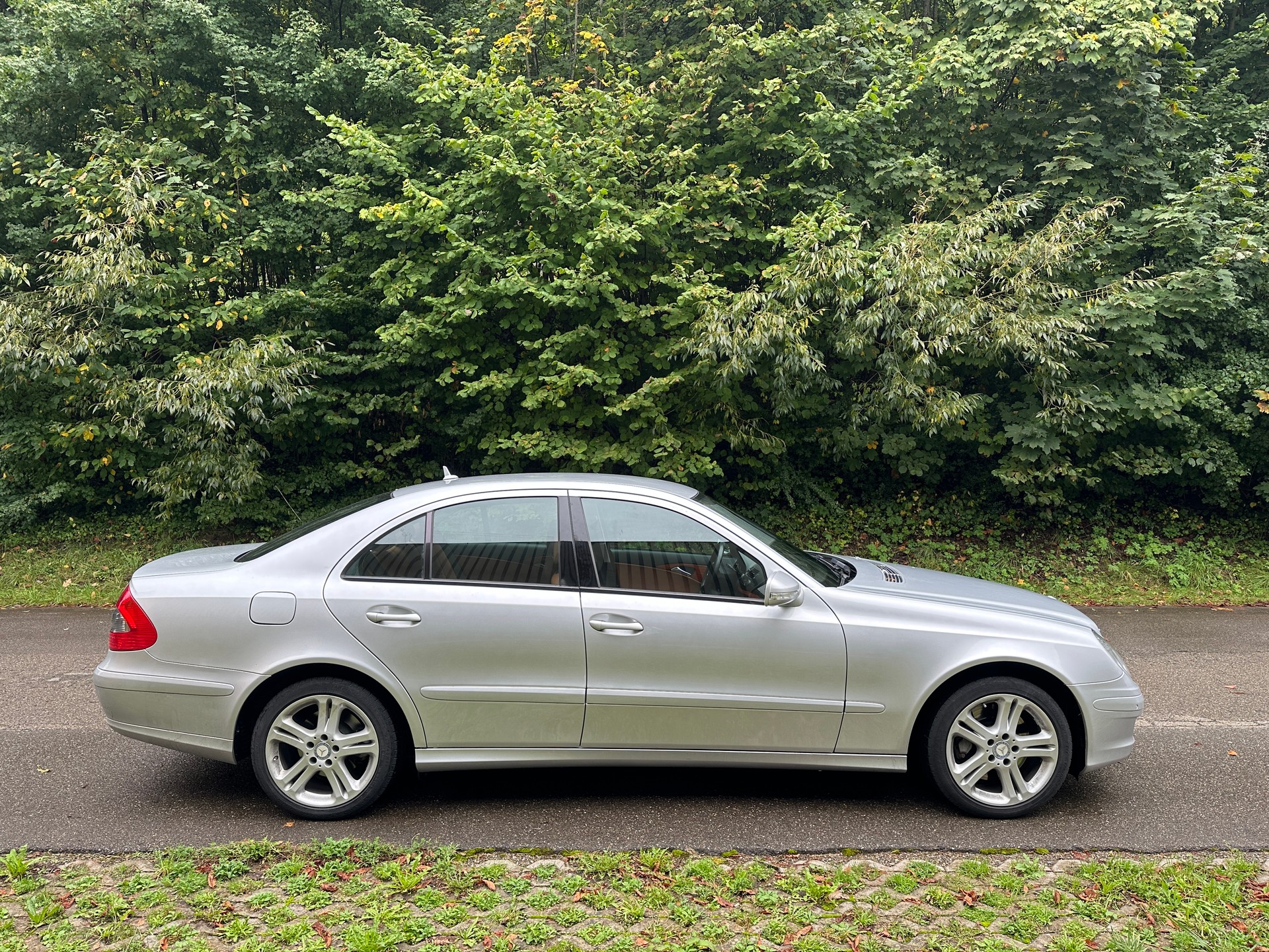 MERCEDES-BENZ E 350 Avantgarde 7G-Tronic-image-1