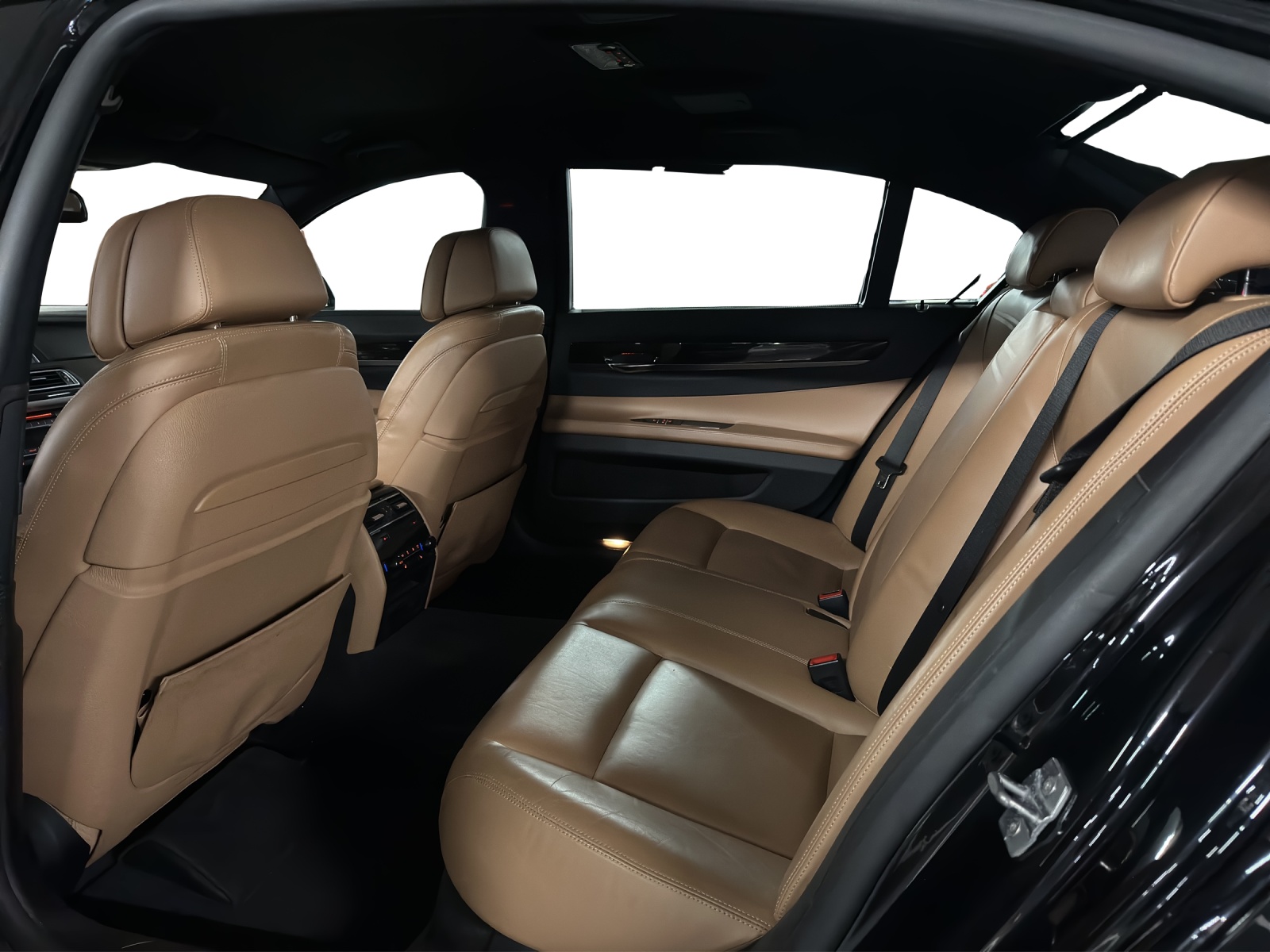BMW 750Ld xDrive-image-12