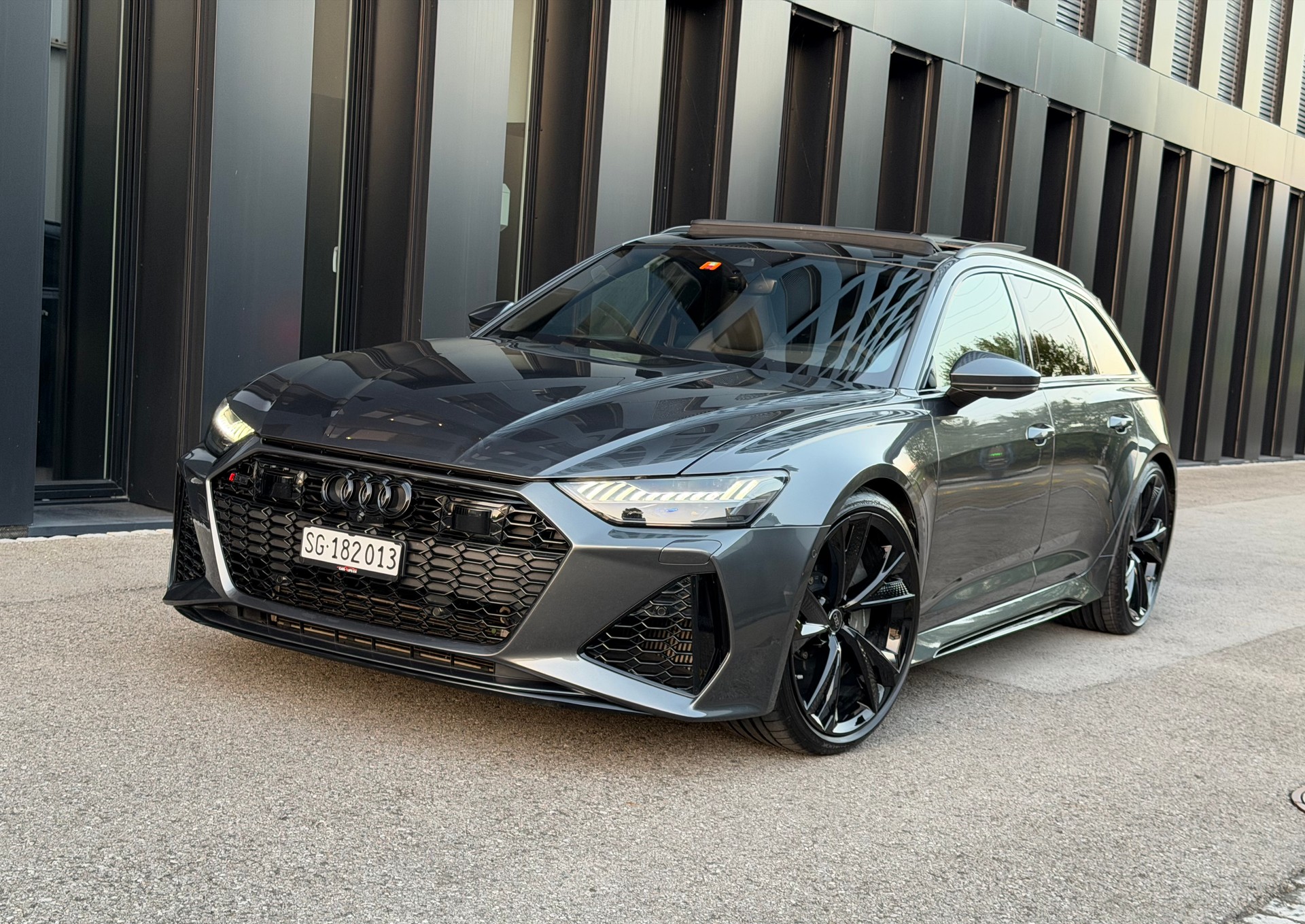 AUDI RS6 Avant 4.0 TFSI V8 quattro ♦️ RS Paket PLUS* NP CHF*214`017.-♦️-image-4