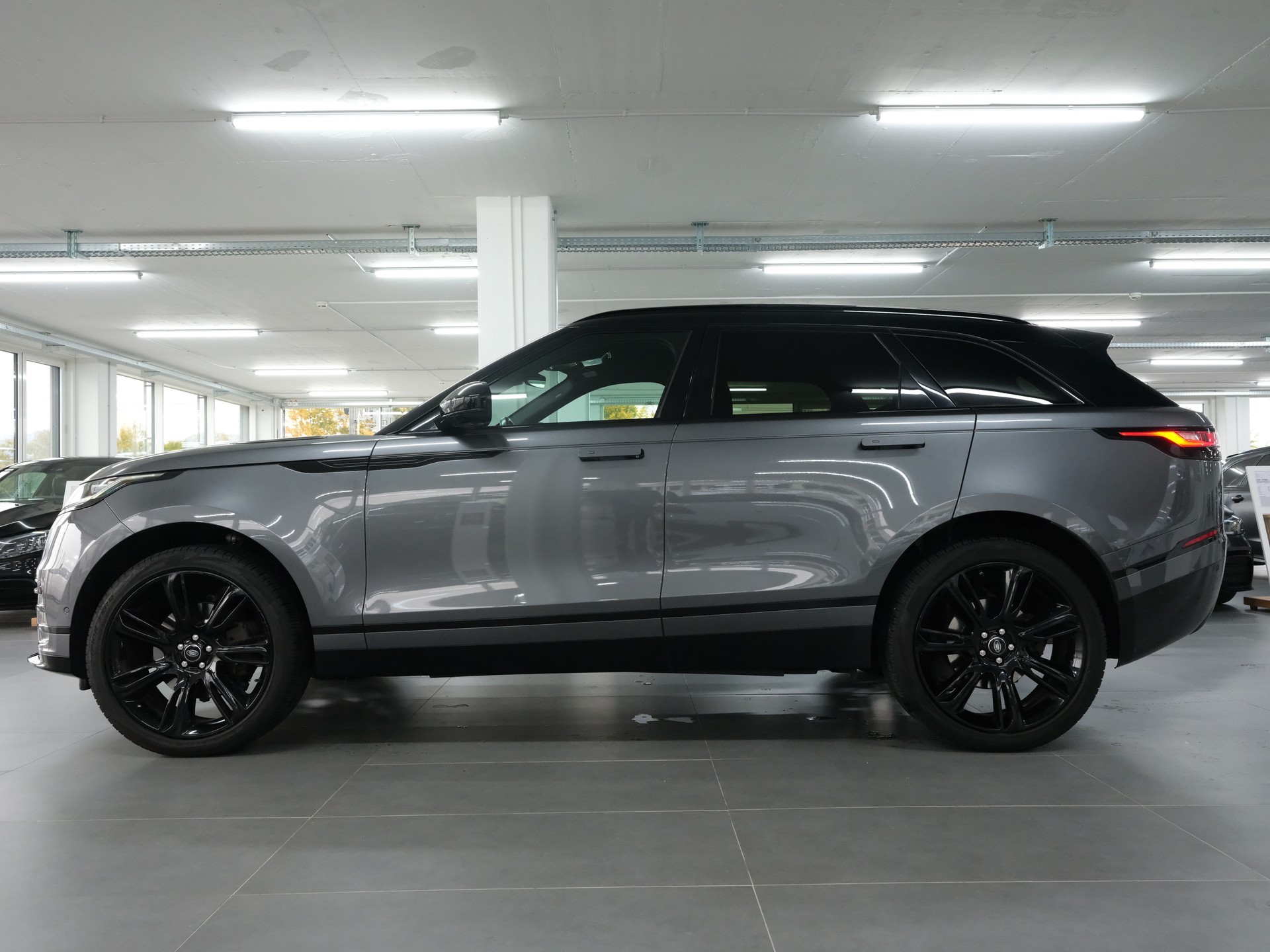 LAND ROVER Range Rover Velar R-Dynamic P 300 S Automatic-image-5
