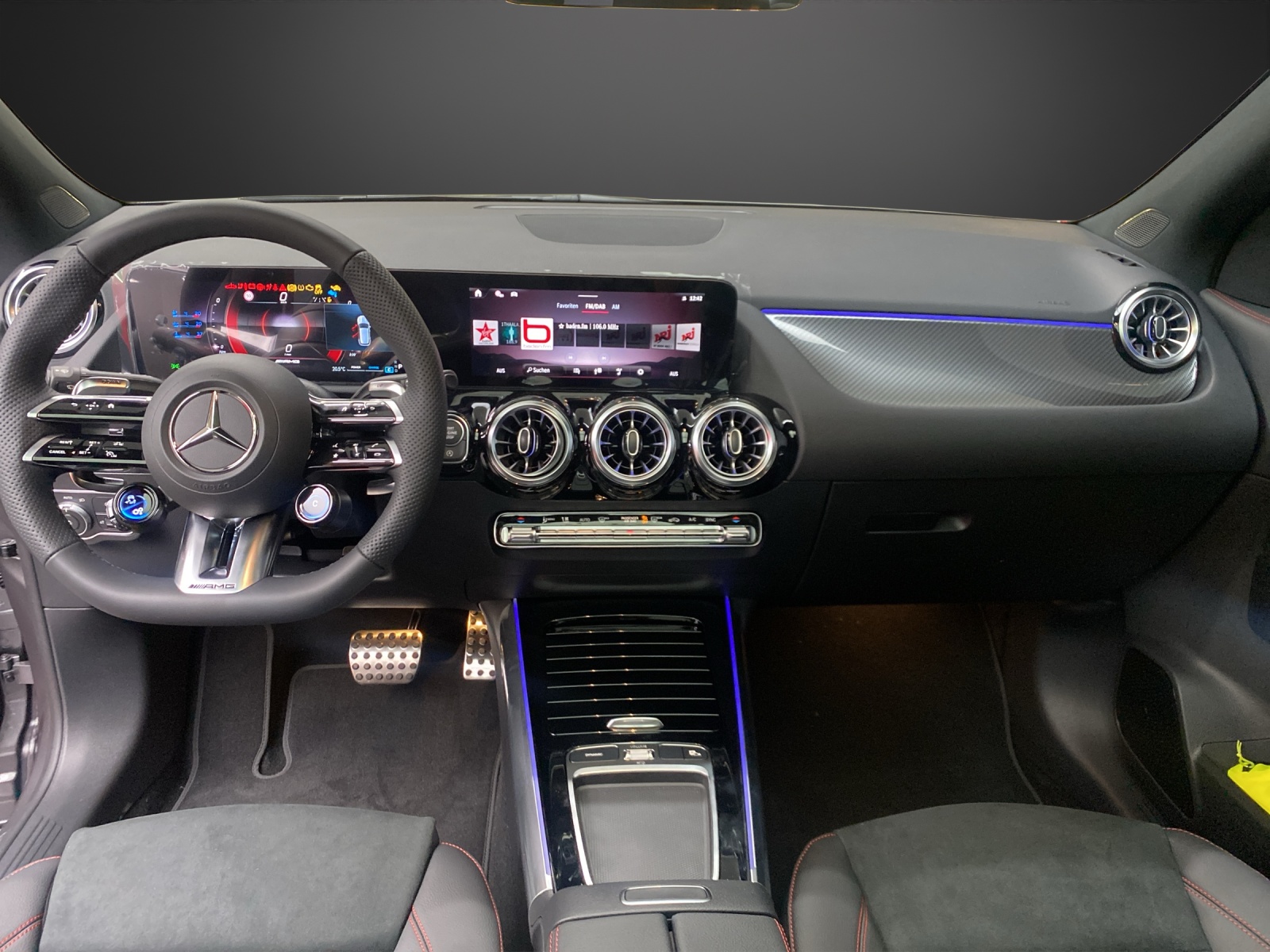 MERCEDES-BENZ GLA AMG 35 4Matic 8G-DCT-image-10