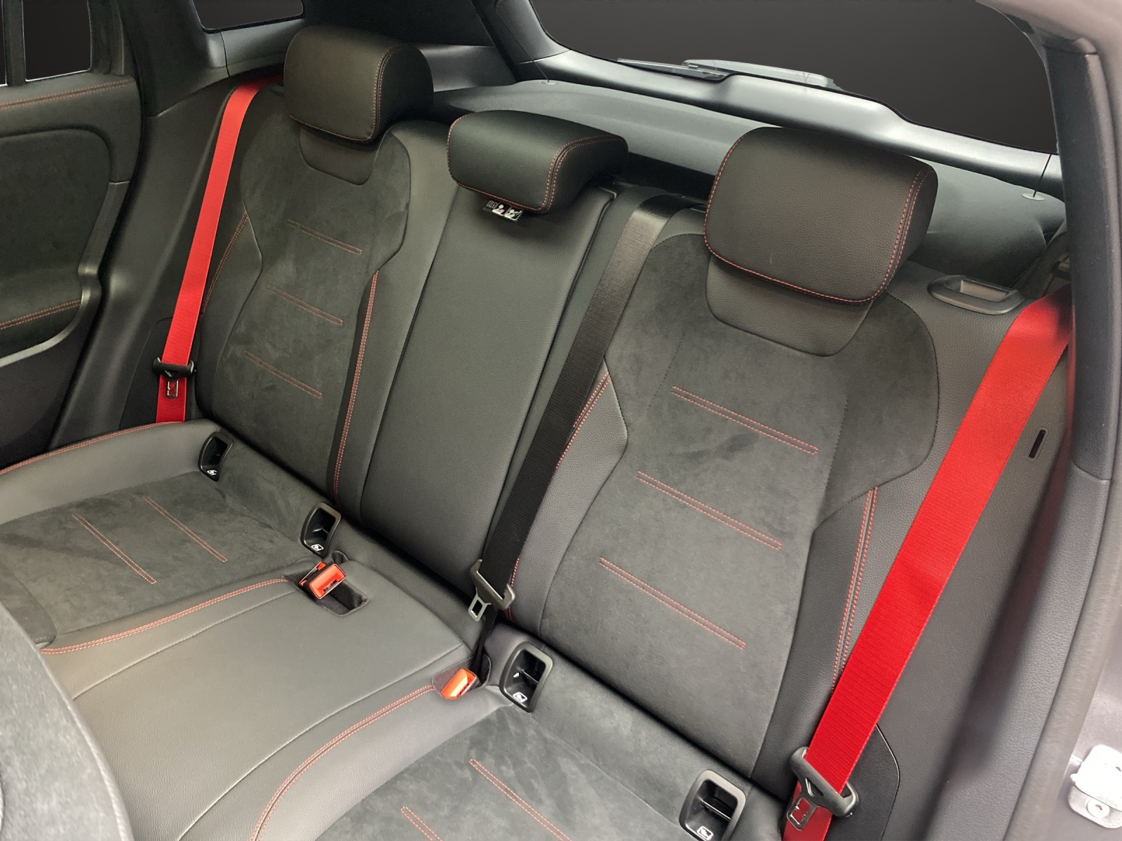 MERCEDES-BENZ GLA AMG 35 4Matic 8G-DCT-image-9