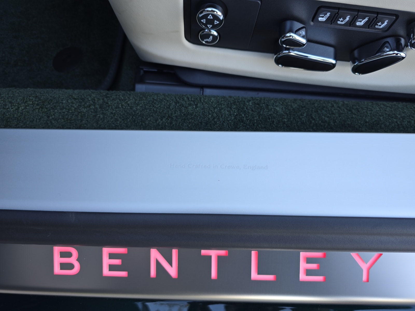 BENTLEY Continental GTC V8 4.0 PHEV 680 PS/ 1.9 % Leasing möglich-image-15