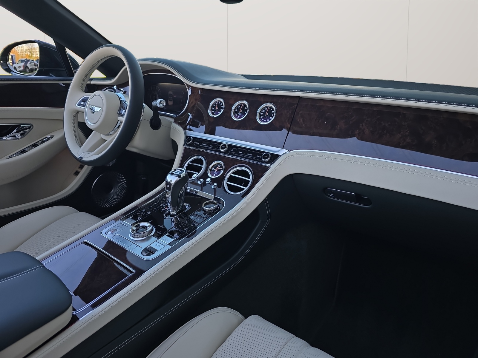BENTLEY Continental GTC V8 4.0 PHEV 680 PS/ 1.9 % Leasing möglich-image-10