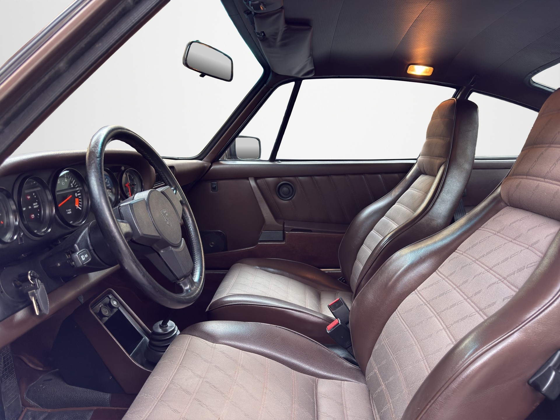 PORSCHE 911 Carrera-image-8