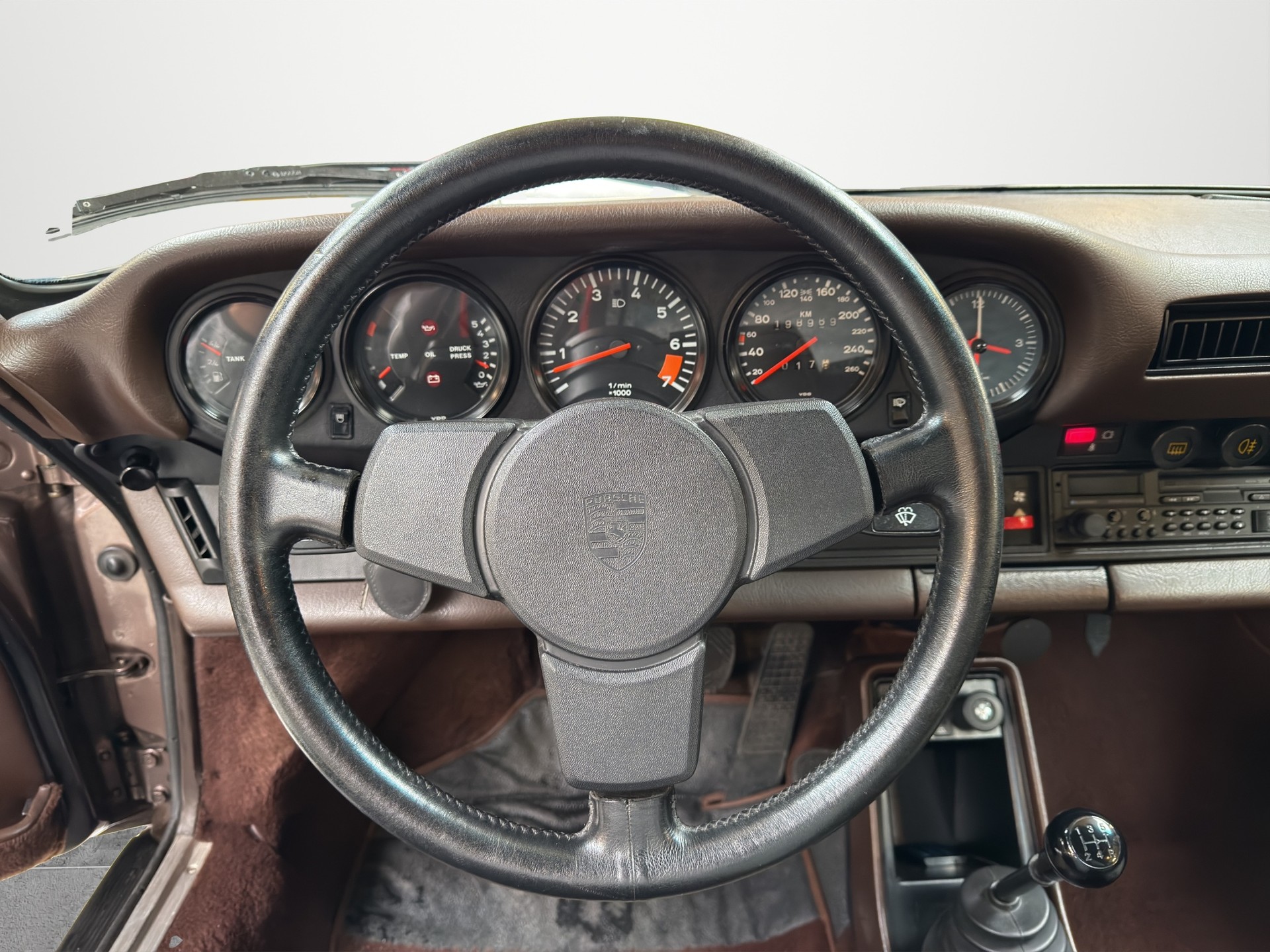 PORSCHE 911 Carrera-image-9