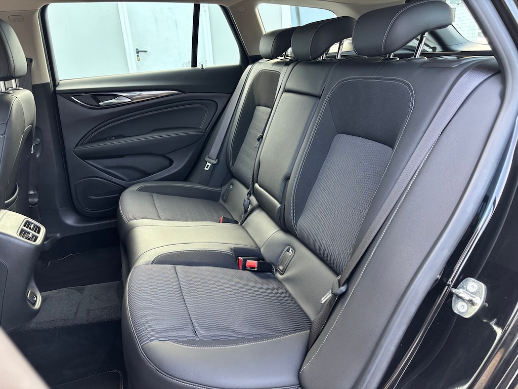 OPEL Insignia 2.0 T Sports Tourer Excellence 4WD Automat.-image-12