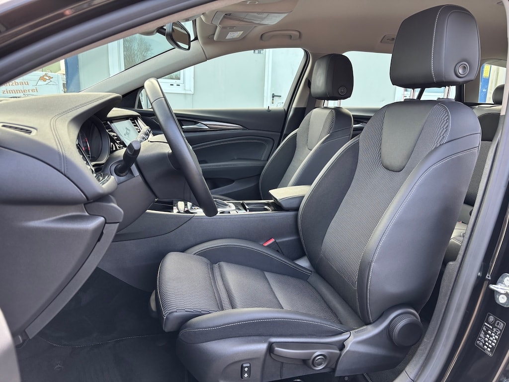 OPEL Insignia 2.0 T Sports Tourer Excellence 4WD Automat.-image-6