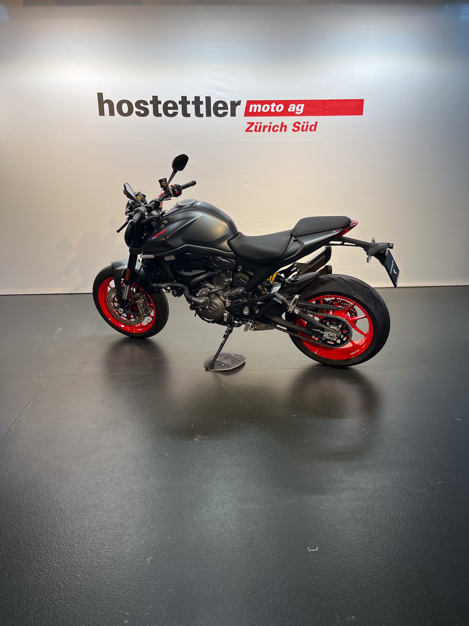 DUCATI Monster +-showroom-element-3