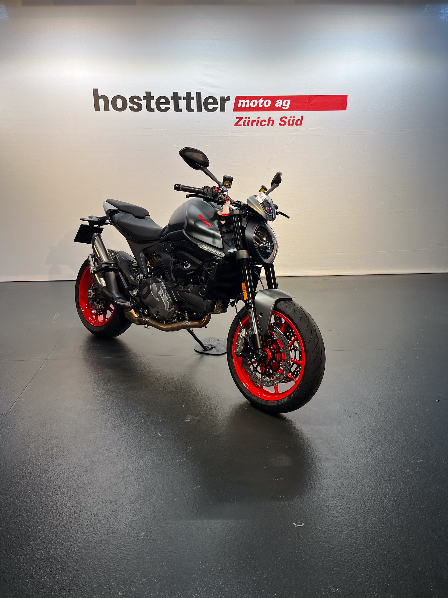 DUCATI Monster +-showroom-element-1